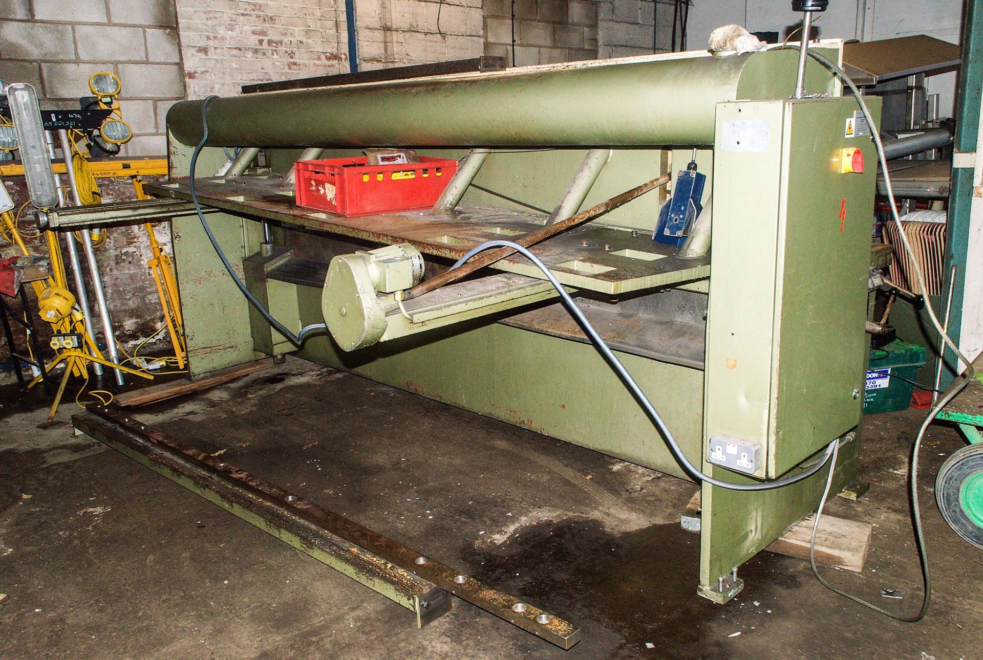 Safan VS310/6 3 metre by 6mm hydraulic guillotine  Year: 1977 S/N: 4941 - Image 3 of 8
