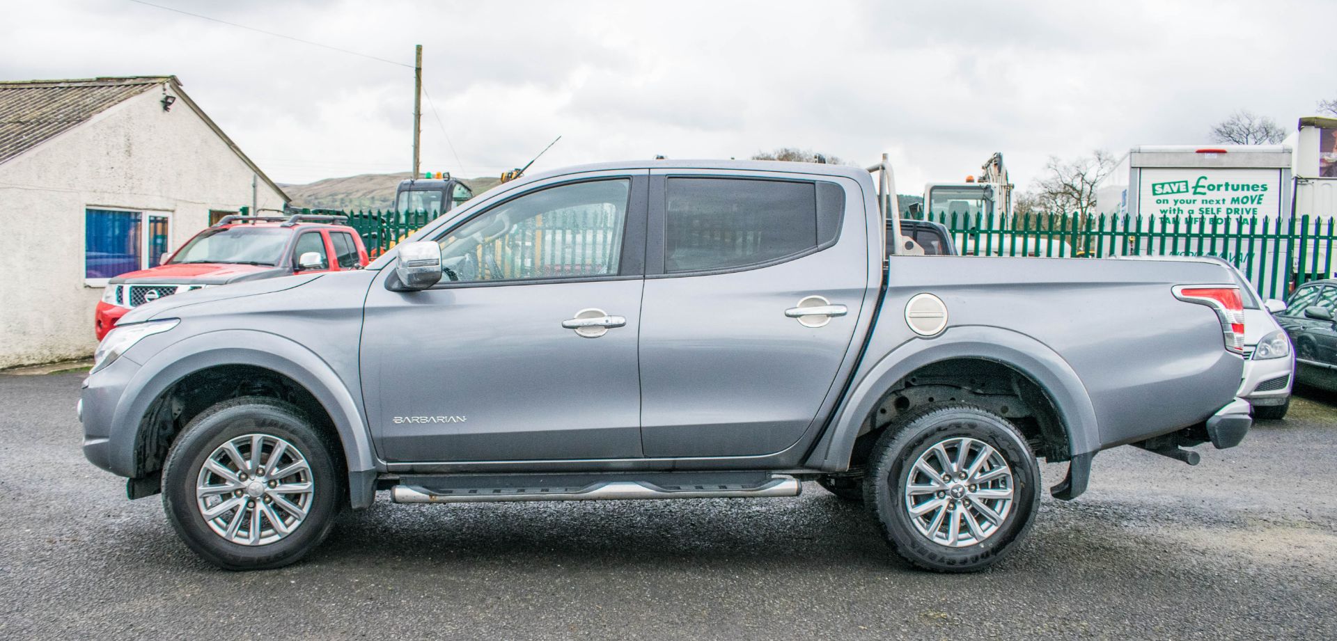 Mitsubishi L200 Barbarian DCB DI-D 2.5 diesel 4 wheel drive double cab pick up Registration - Image 8 of 21