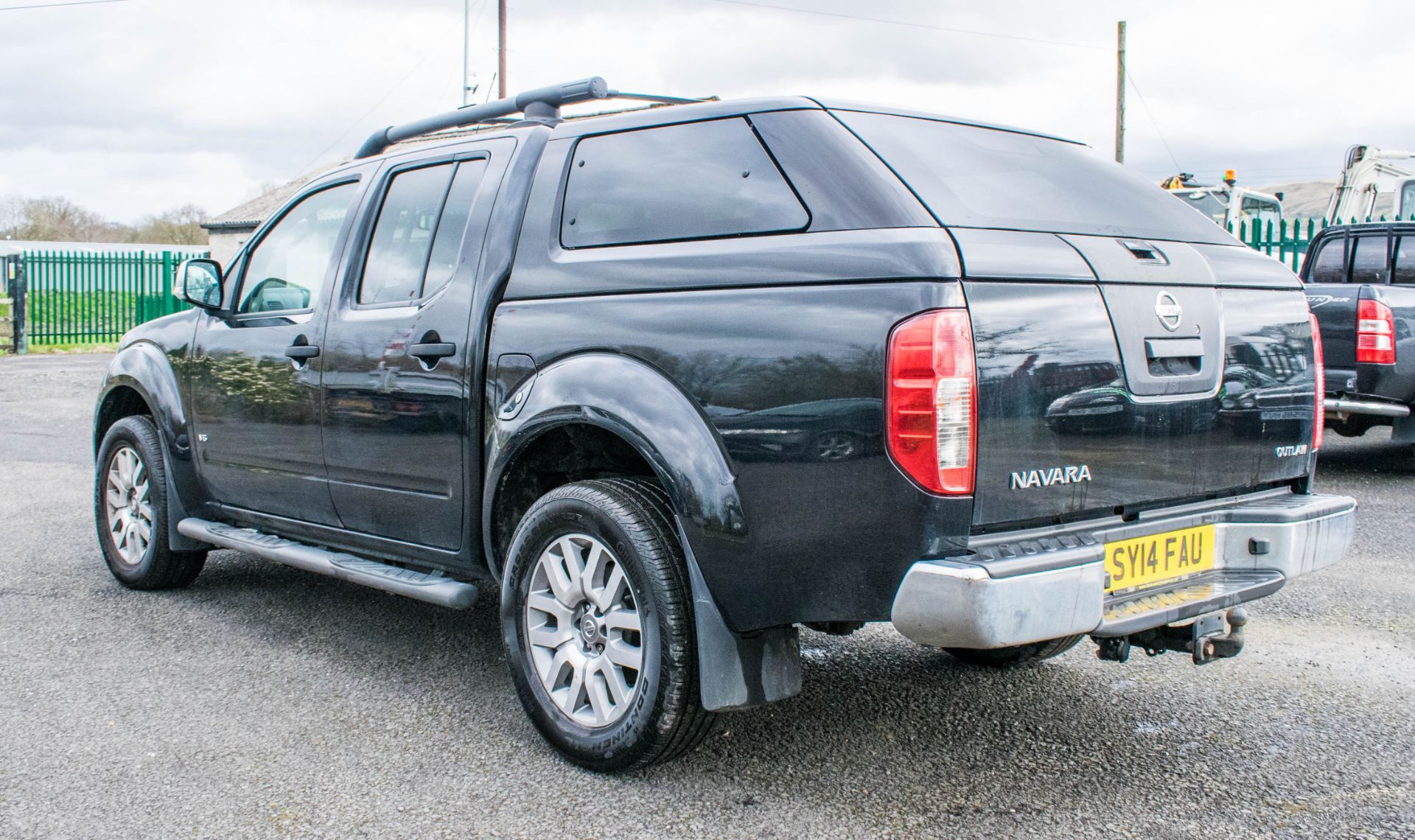 Nissan Navara Outlaw DCi Auto 3.0 V6 diesel 4 wheel drive pick up Registration Number: SY14 FAU Date - Image 4 of 20