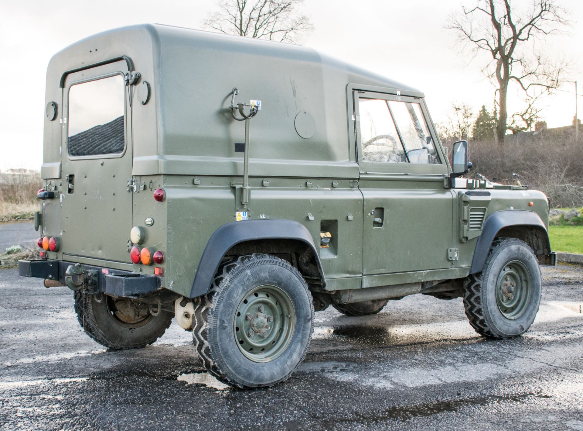 Land Rover Defender 90 Wolf 300 TDI 4wd TUL hard top utility vehicle (EX MOD) Date into Service: - Image 3 of 27