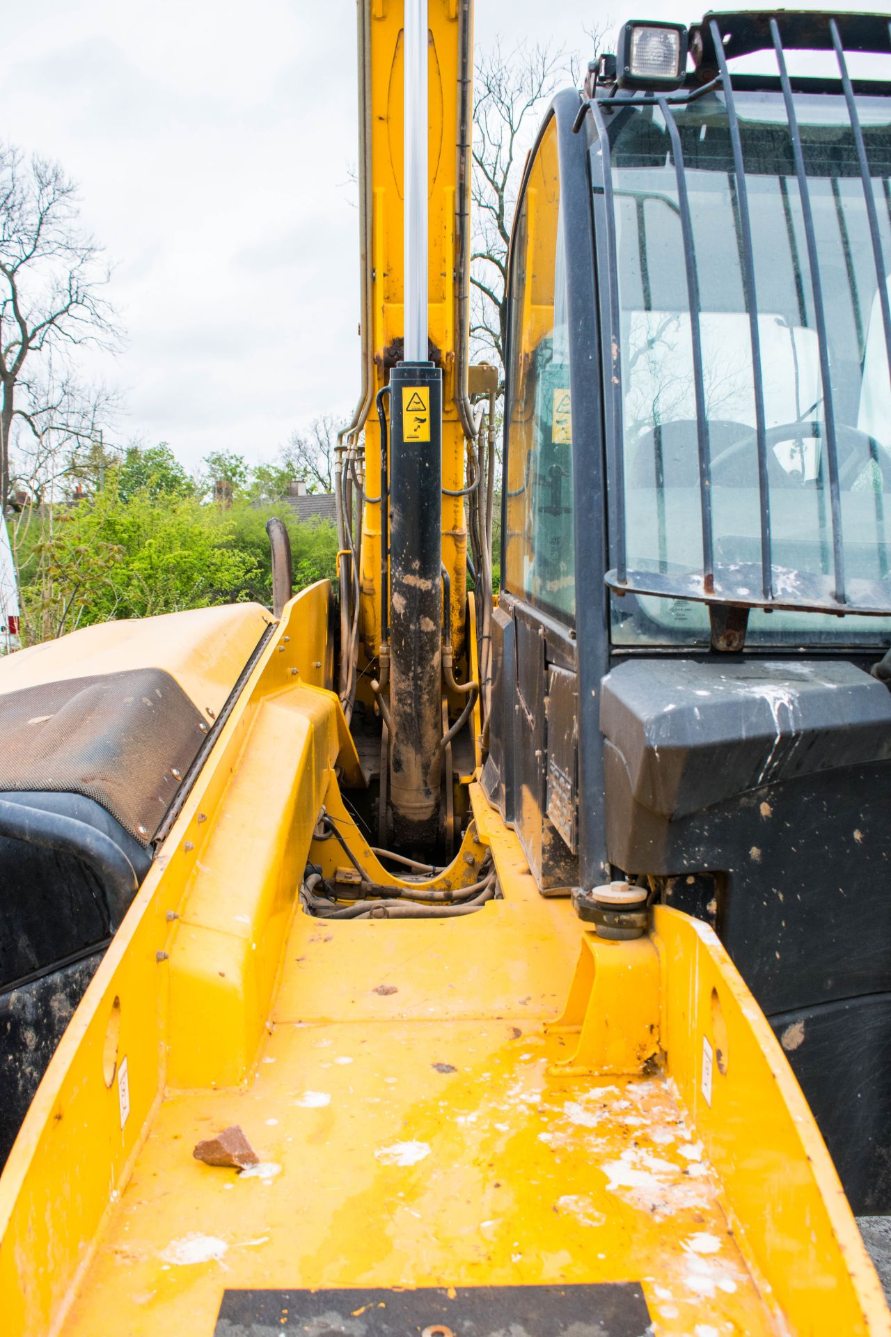 JCB 535 - 125 12.5 metre telescopic handler  Year: 2011 S/N: 1530487 Recorded Hours: 7707 - Image 15 of 21