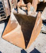 Geith 2 foot digger bucket  45mm pins, 230mm pin centres