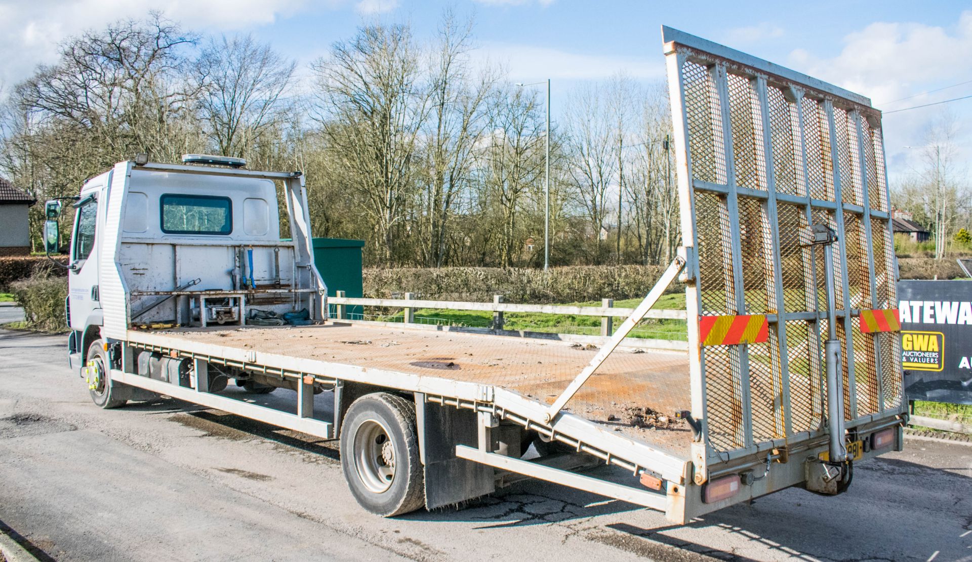 DAF LF 45.180 12 tonne 4x2 beaver tail plant lorry Registration Number: DIG 6981 Date of - Image 4 of 15