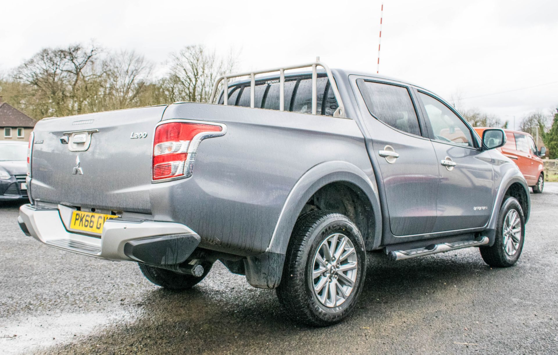 Mitsubishi L200 Barbarian DCB DI-D 2.5 diesel 4 wheel drive double cab pick up Registration - Image 3 of 21