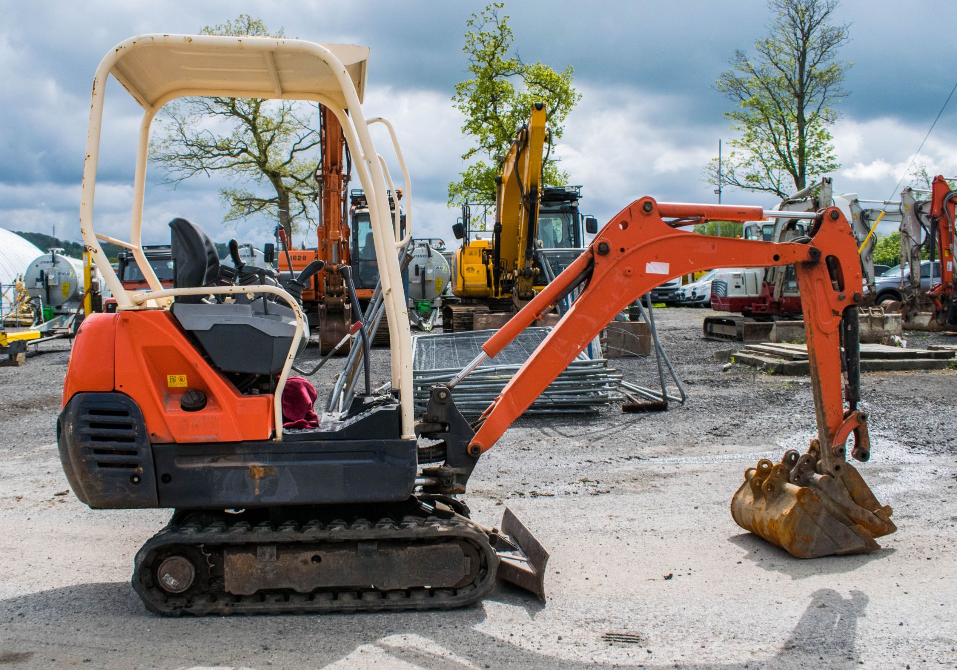 Kubota KX36 1.5 tonne mini excavator  Year: 2005 S/N: 56555 Recorded Hours: 4192 Blade, piped, 2 - Image 7 of 17