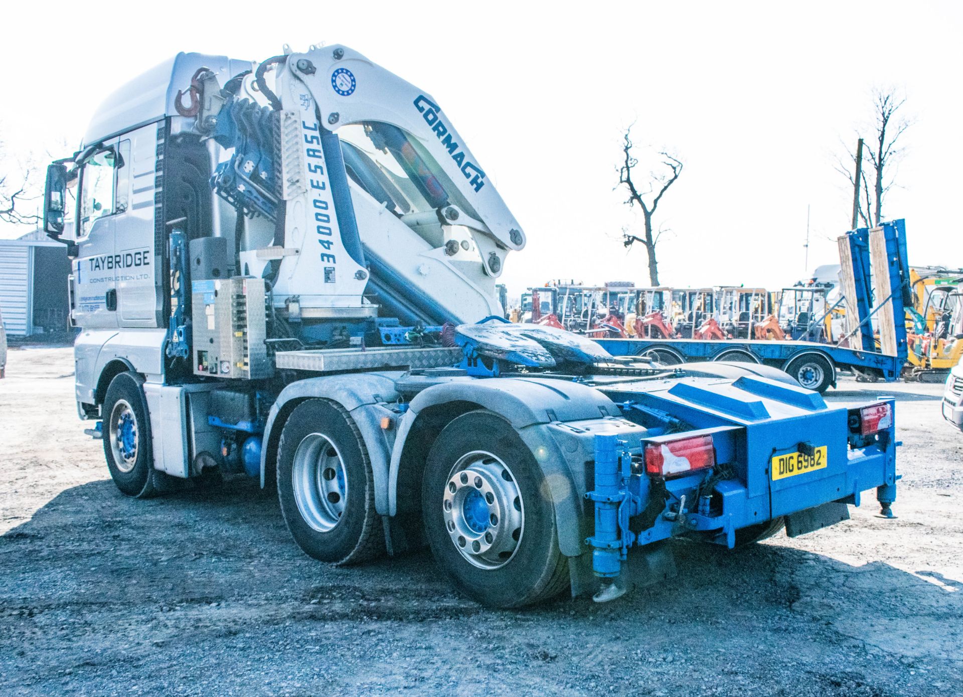 Man TGX 26.480 6 x 2 rear lift manual crane tractor unit Registration Number: DIG 6982 Date of - Image 4 of 19