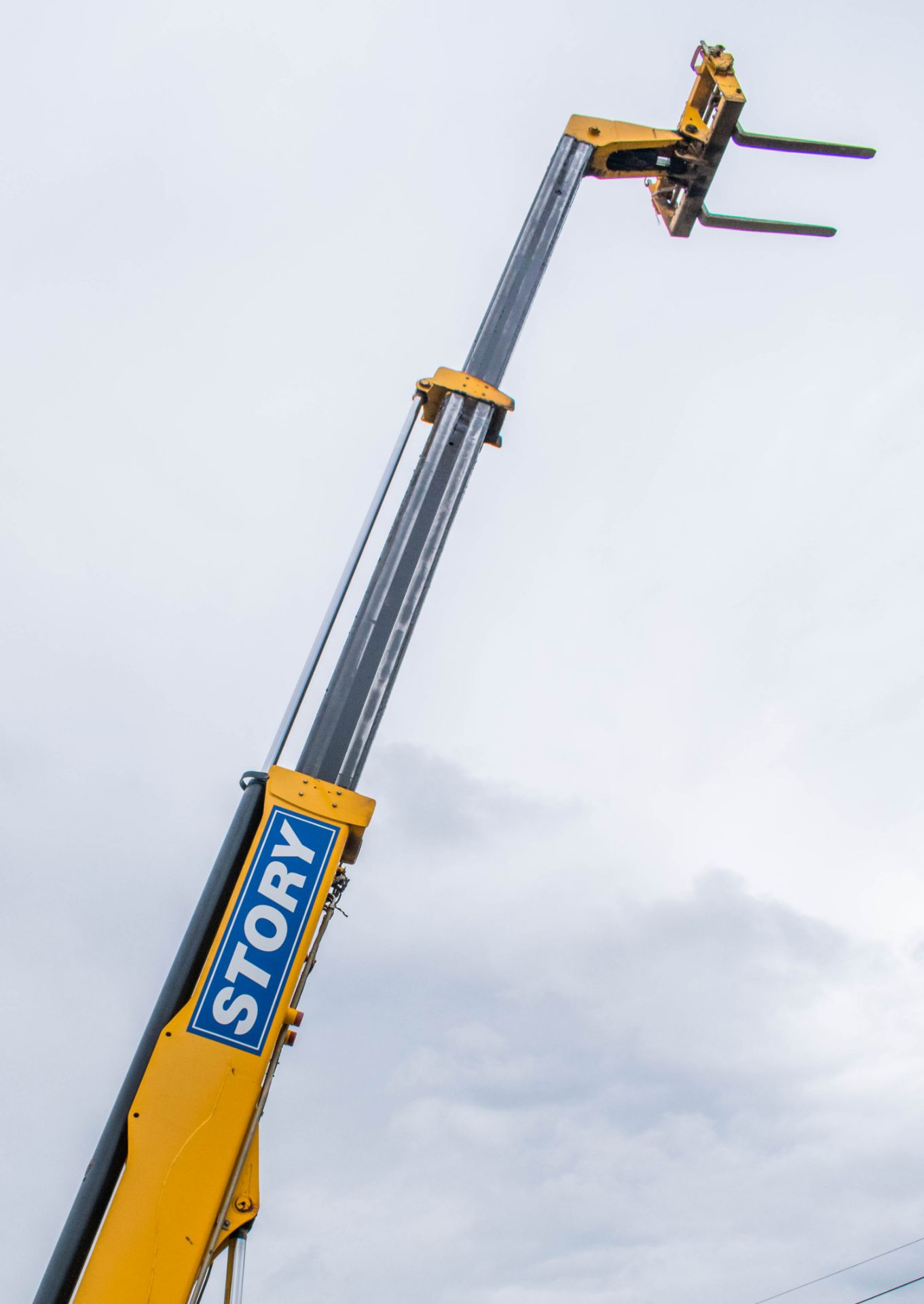 JCB 535 - 125 12.5 metre telescopic handler  Year: 2011 S/N: 1530487 Recorded Hours: 7707 - Image 16 of 21