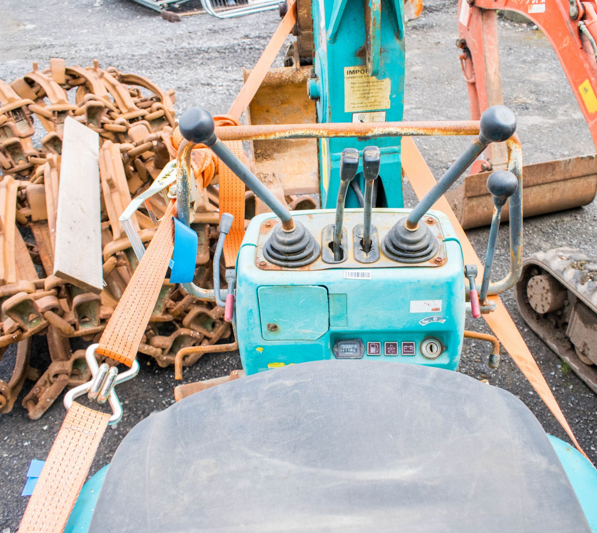 Kubota KX008 0.75 tonne micro excavator  Year:  S/N:  Recorded Hours: 3410  **sold as none runner** - Image 5 of 7