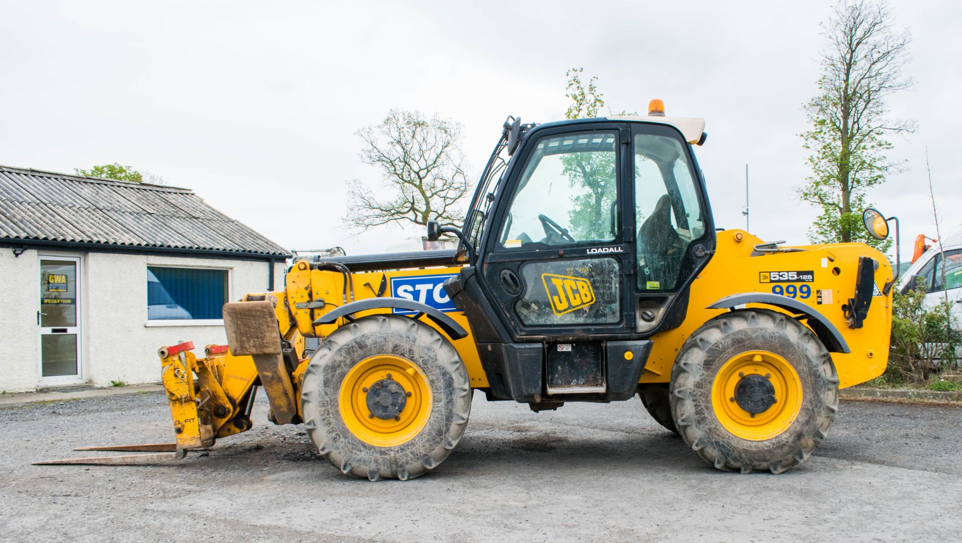 JCB 535 - 125 12.5 metre telescopic handler  Year: 2011 S/N: 1530487 Recorded Hours: 7707 - Image 8 of 21