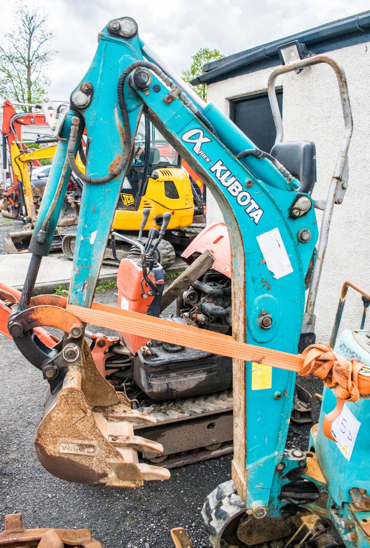 Kubota KX008 0.75 tonne micro excavator  Year:  S/N:  Recorded Hours: 3410  **sold as none runner** - Image 3 of 7