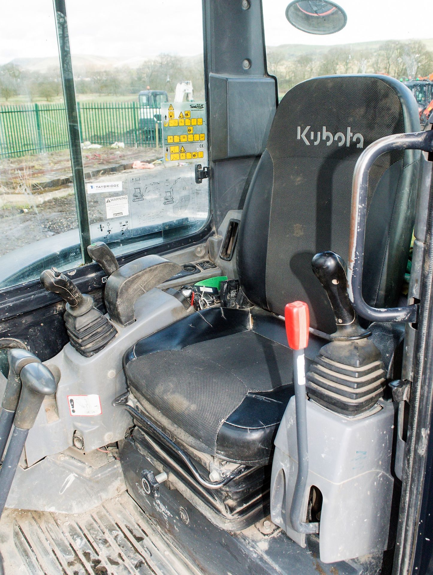 Kubota U55-4 5.5 tonne rubber tracked mini excavator Year: 2010 S/N: 50262 Recorded Hours: 6009 - Image 20 of 23