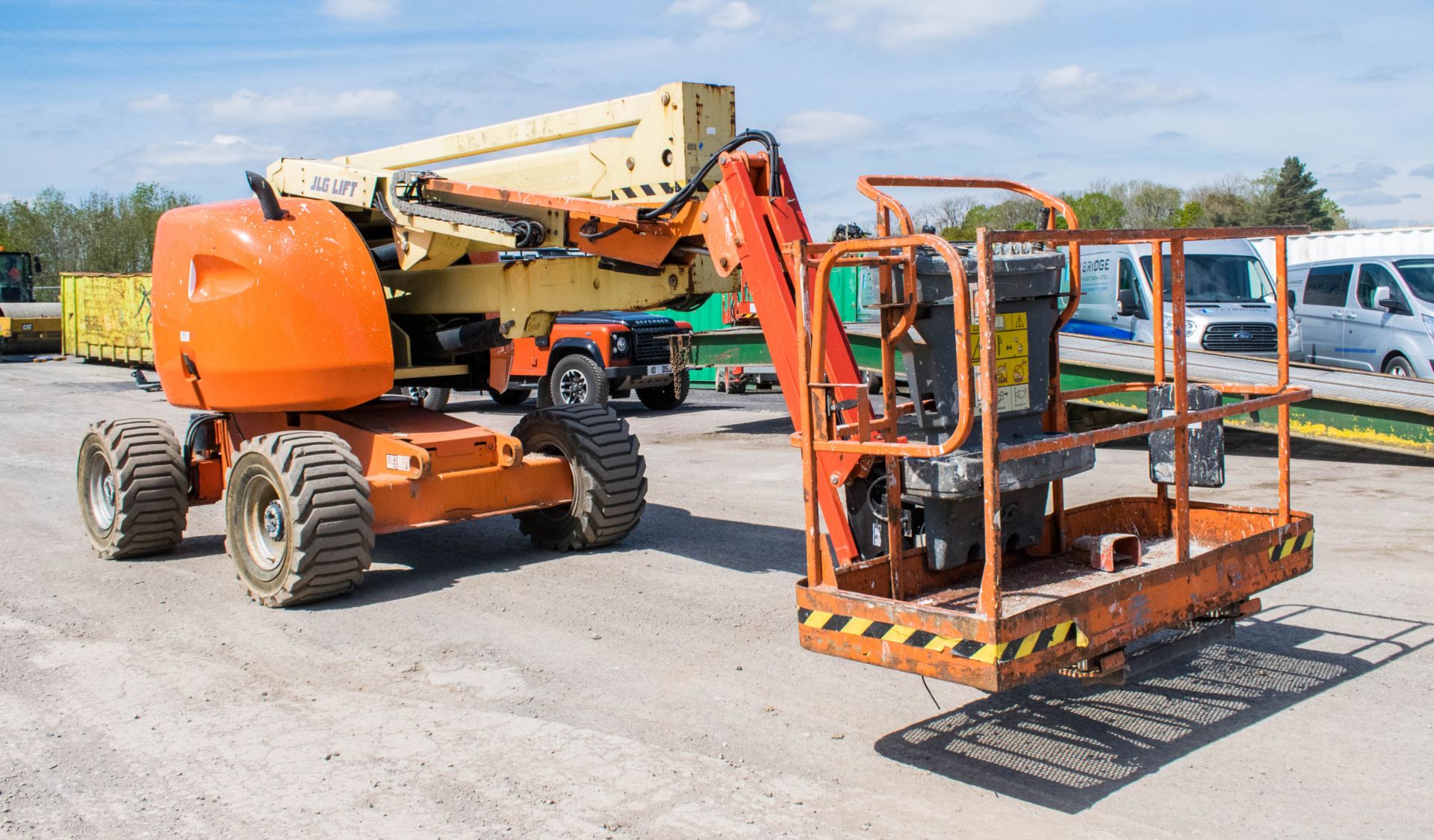 JLG 450 AJ 45 foot 4 wheel drive articulated boom lift  Year: 2008 S/N: 1300005603 Hours: 2996 - Image 4 of 17