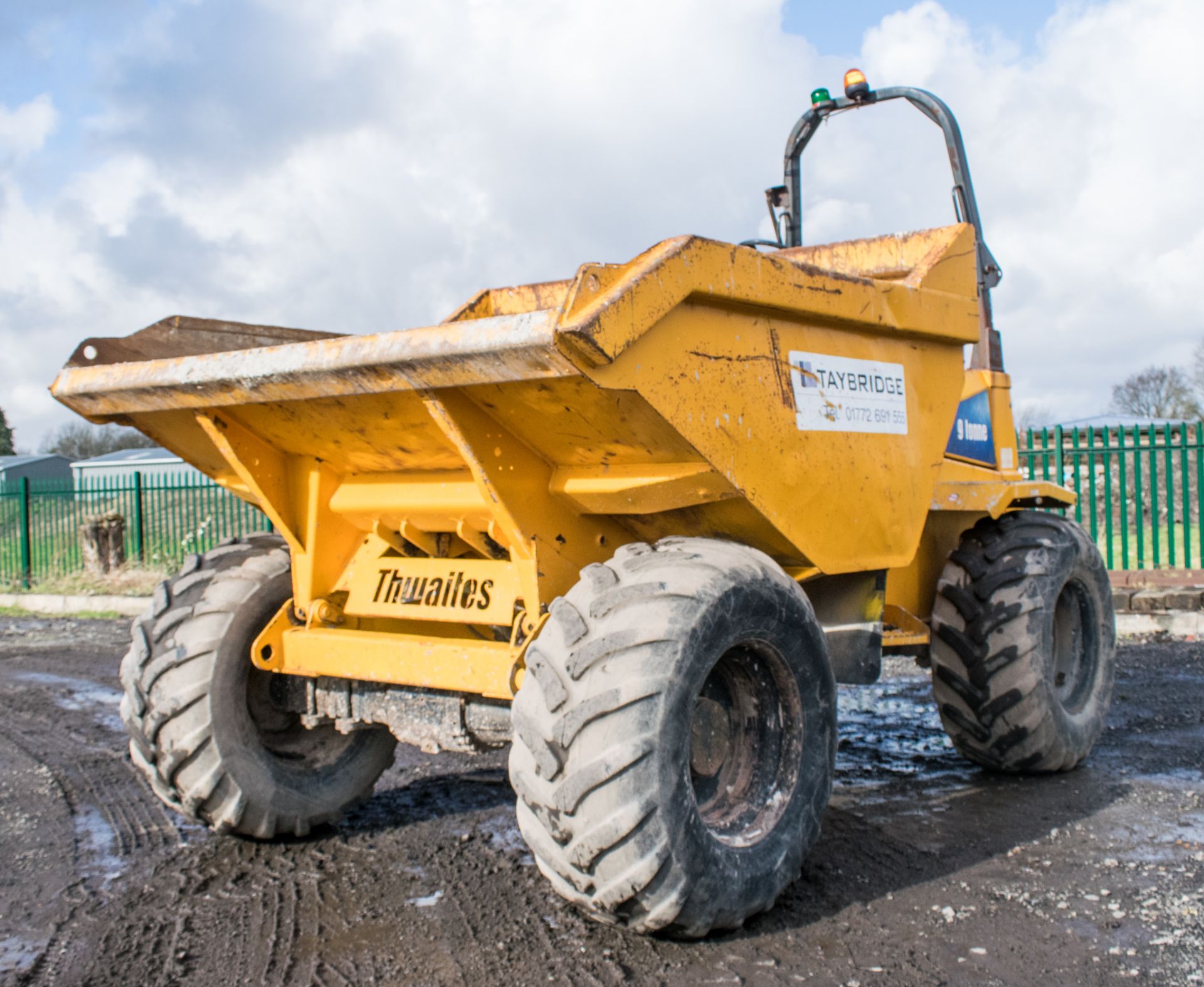 Thwaites 9 tonne straight skip dumper Year: 2007 S/N: 3190 Recorded Hours: 2993 72