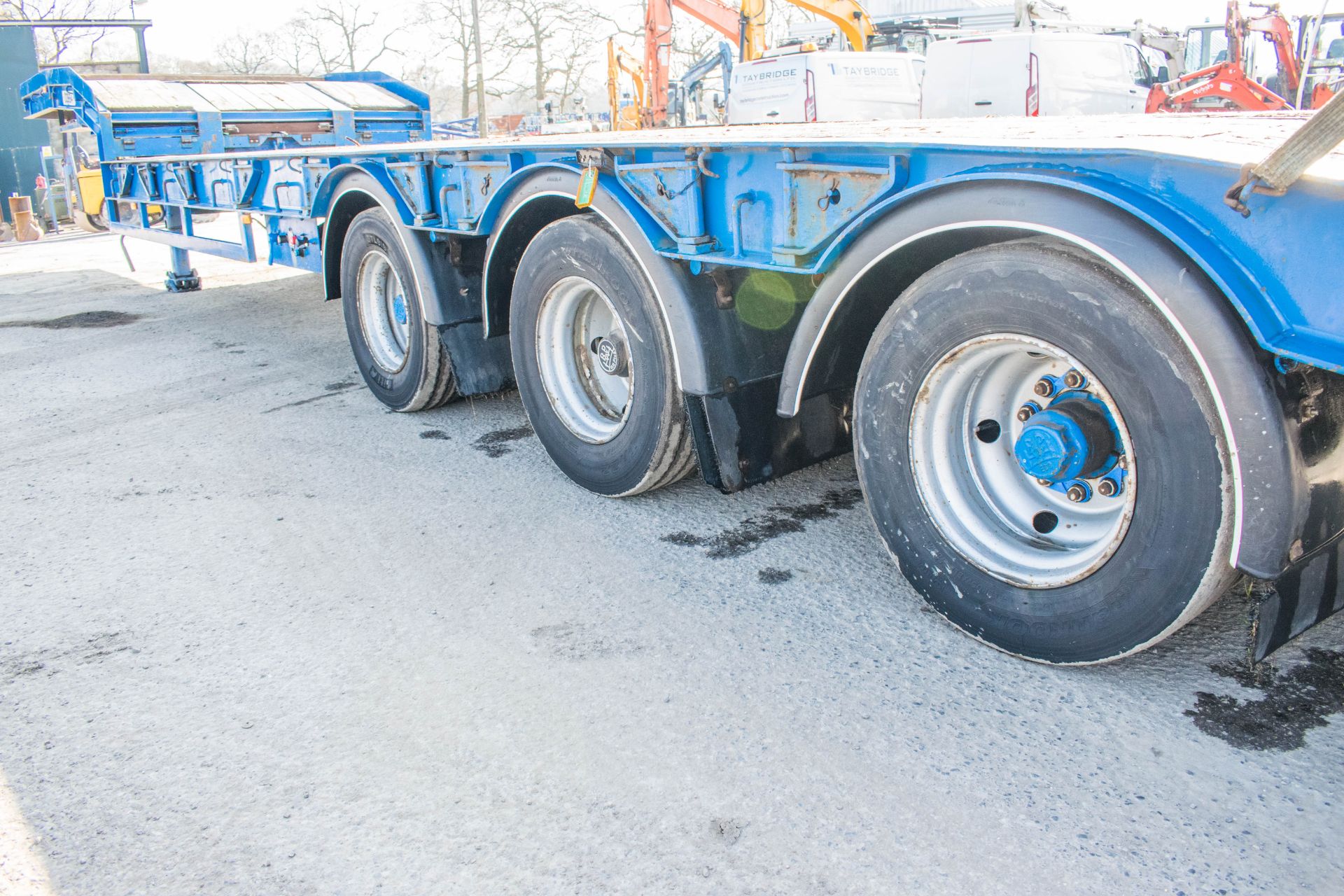 Tirsan tri-axle step frame low loader trailer Year: 2002 Reg: C113884 S/N: 220122 MOT Expires: 31/ - Image 10 of 14