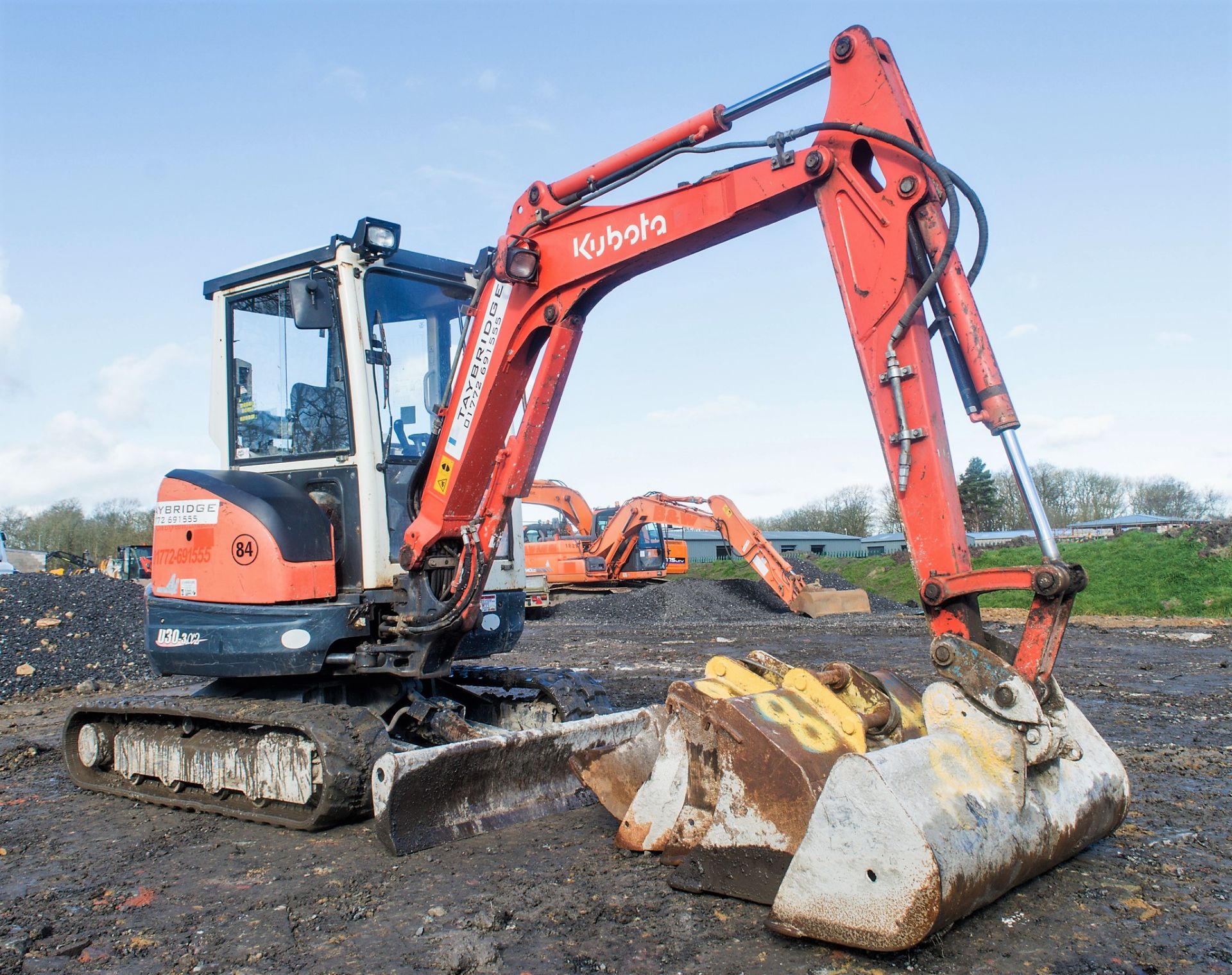 Kubota U30-3 3 tonne rubber tracked mini excavator Year: 2010 S/N: 80249 Recorded Hours: 4869 blade, - Image 2 of 22