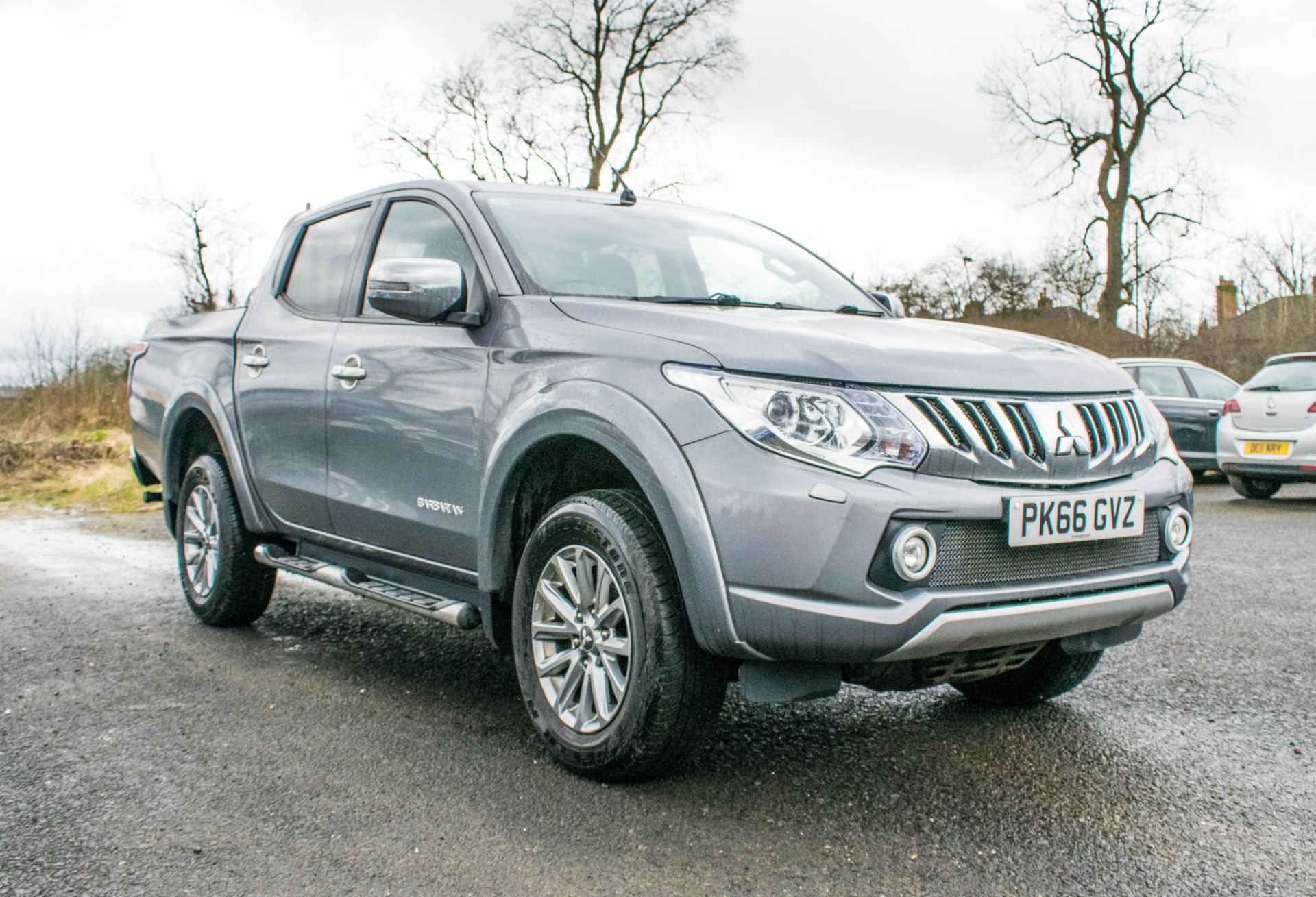 Mitsubishi L200 Barbarian DCB DI-D 2.5 diesel 4 wheel drive double cab pick up Registration - Image 2 of 21