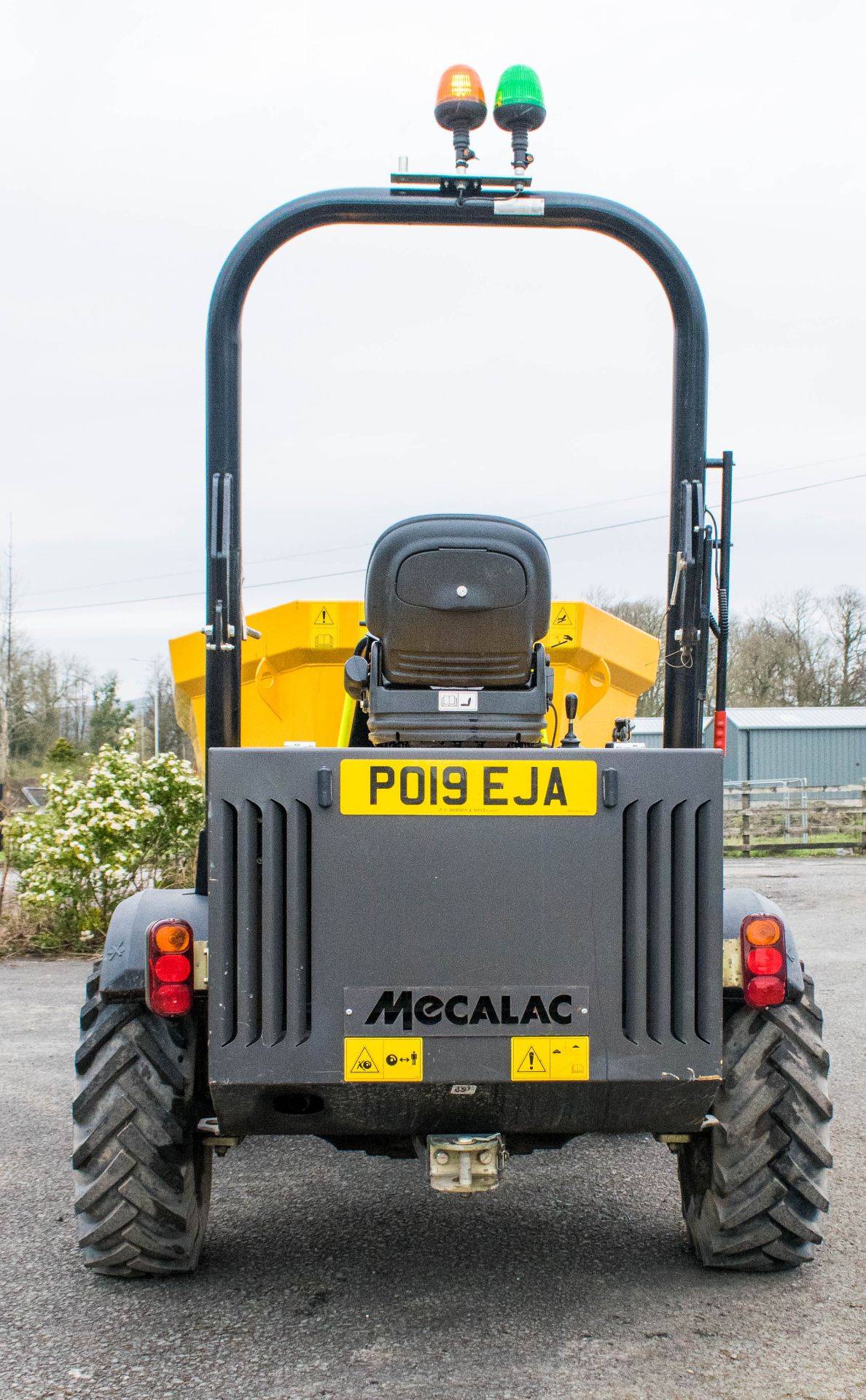 Mecelac 3 tonne swivel skip dumper Year: 2019 S/N: 2PD6627 Recorded Hours: 137 - Image 6 of 18