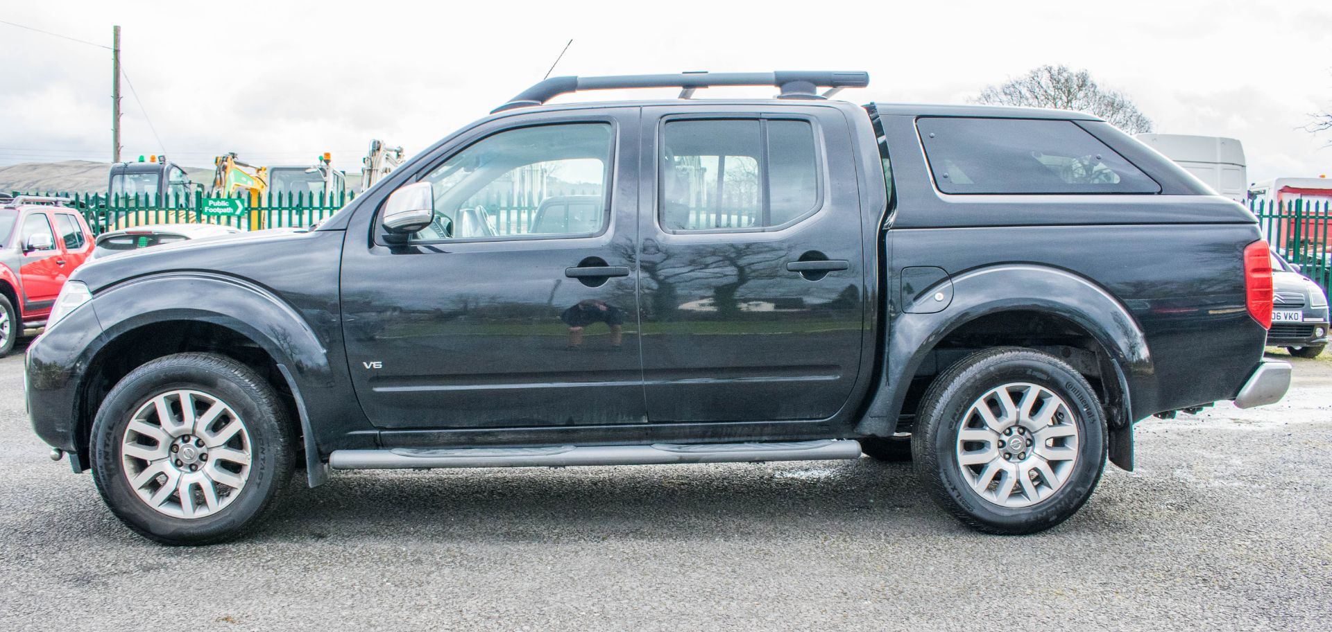 Nissan Navara Outlaw DCi Auto 3.0 V6 diesel 4 wheel drive pick up Registration Number: SY14 FAU Date - Image 8 of 20