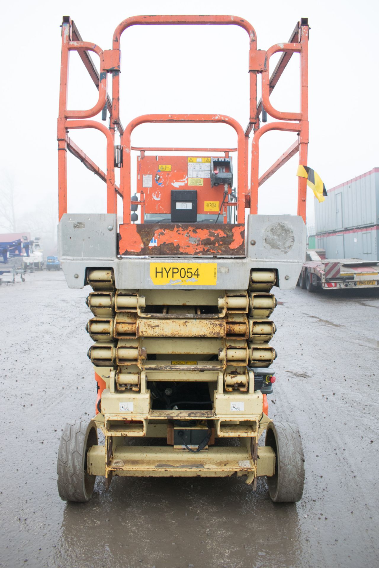 JLG 3246ES battery electric 12 metre driven scissor lift access platform Year: 2006 S/N: - Image 5 of 9