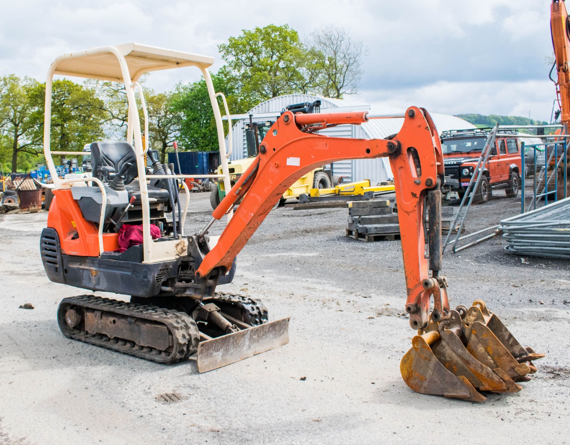 Kubota KX36 1.5 tonne mini excavator  Year: 2005 S/N: 56555 Recorded Hours: 4192 Blade, piped, 2 - Image 2 of 17