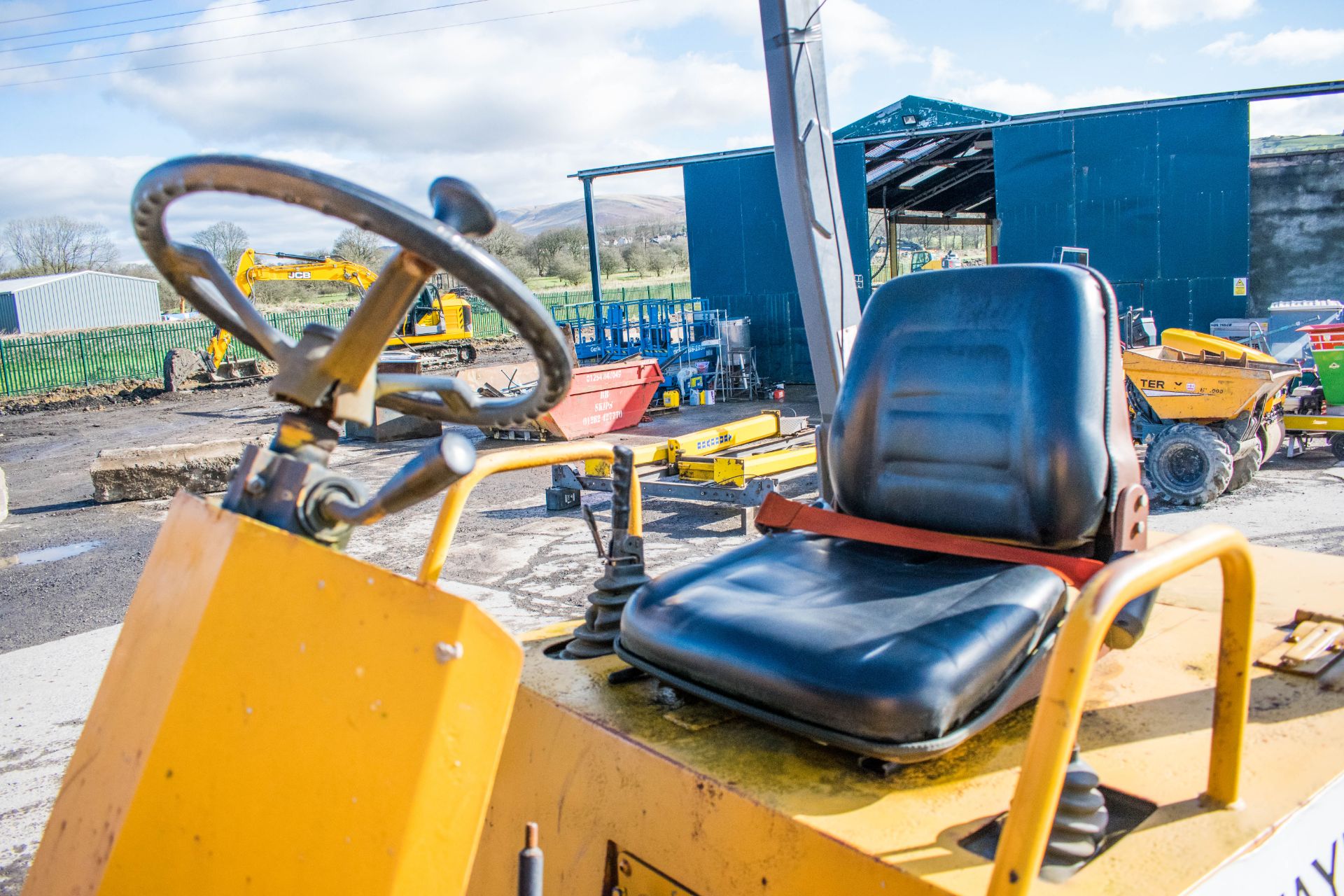 Thwaites 6 tonne straight skip dumper Year: 2003 S/N: 2137 Recorded Hours: 3574 20 - Image 17 of 18