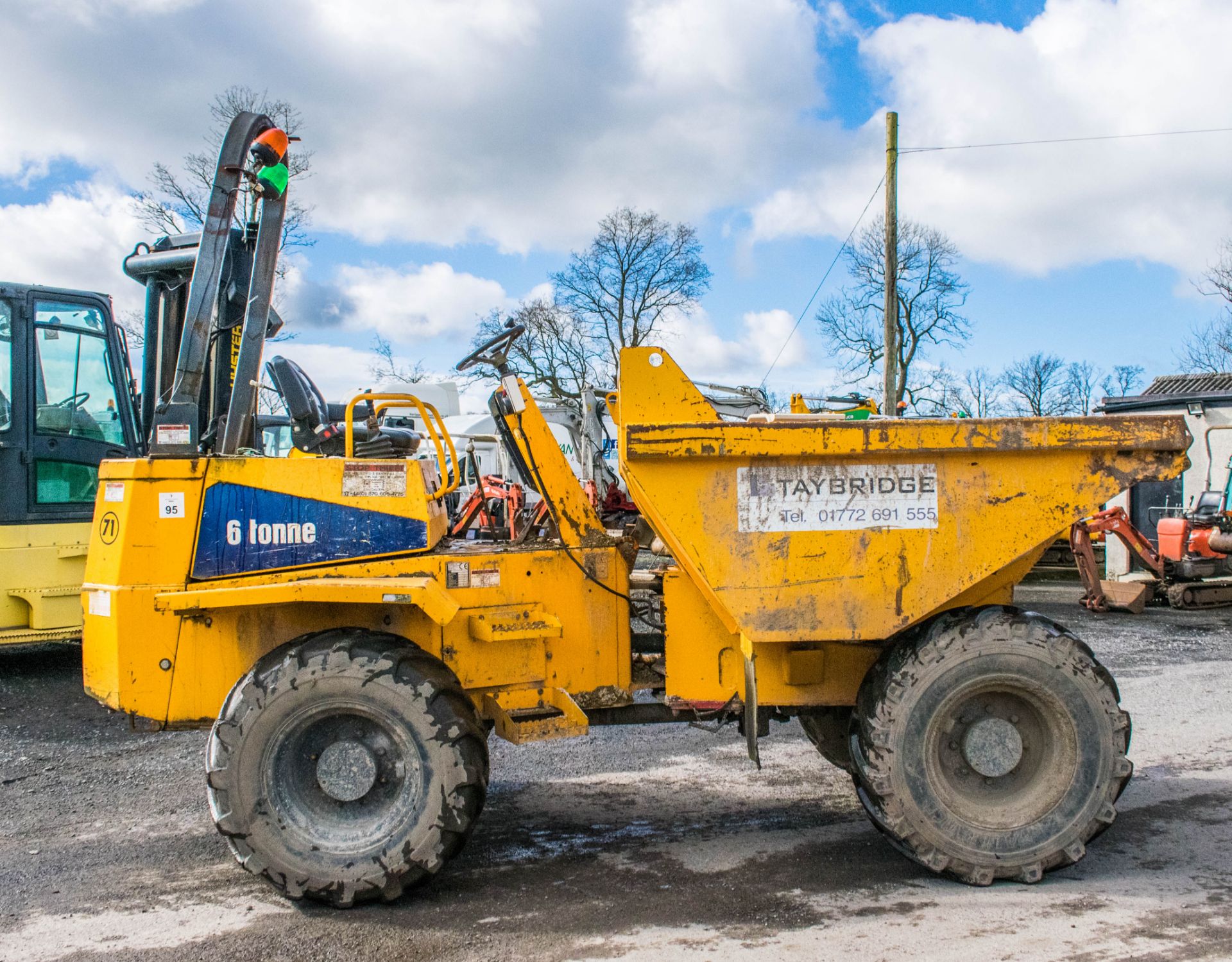 Thwaites 6 tonne straight skip dumper Year: 2007 S/N: 2652 Recorded Hours: 2395 71 - Image 7 of 17