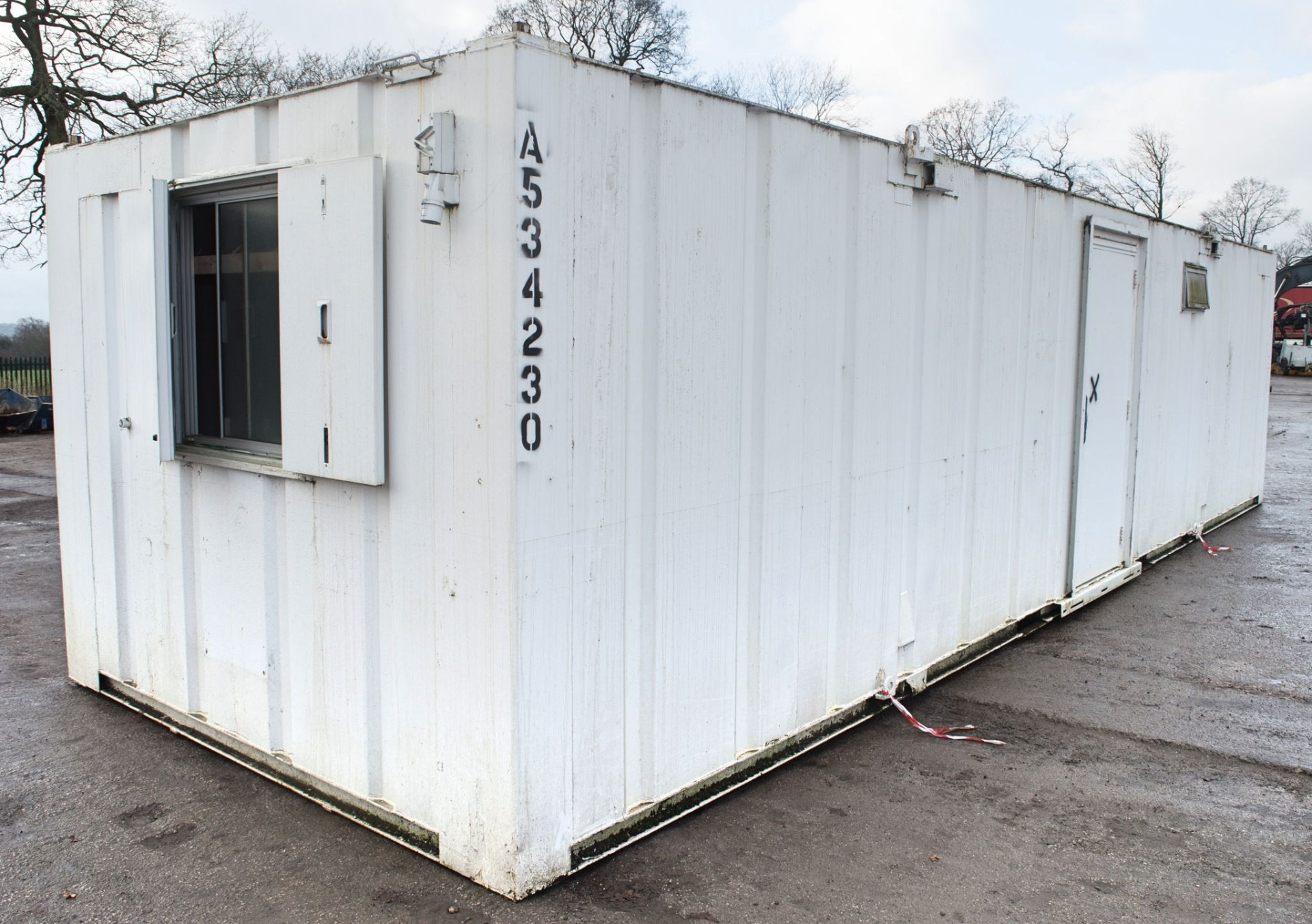32 ft x 10 ft steel anti-vandal toilet/changing room site unit Comprising of: Lobby, Kitchen - Image 3 of 12