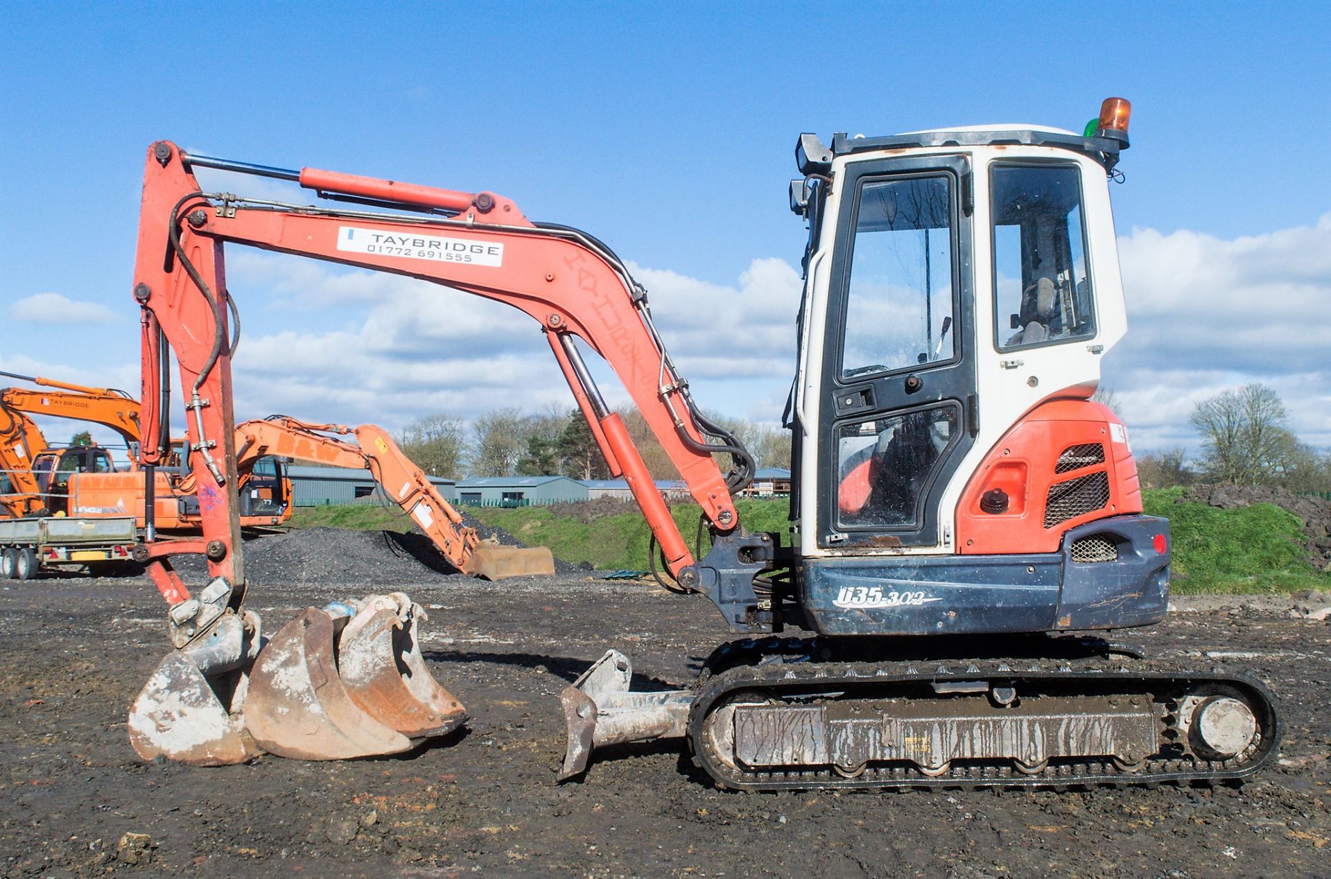 Kubota U35-3 3.5 tonne rubber tracked mini excavator Year: 2010 S/N: 80912 Recorded Hours: blade, - Image 8 of 23