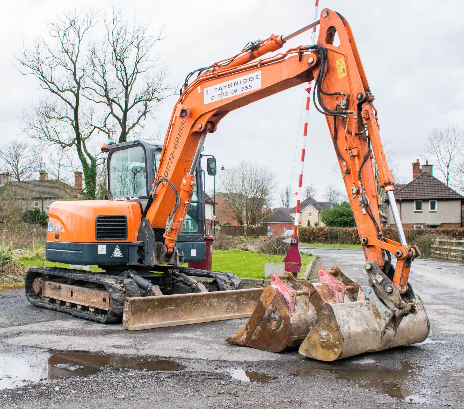 Doosan DX80R 8 tonne rubber tracked midi excavator Year: 2013 S/N: 50913 Recorded Hours: 4751 blade, - Image 2 of 22