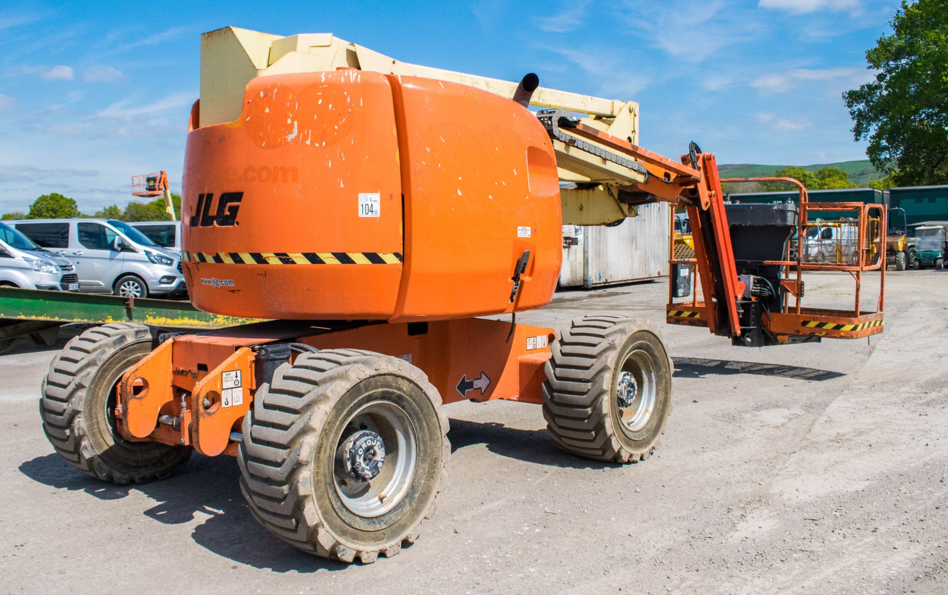 JLG 450 AJ 45 foot 4 wheel drive articulated boom lift  Year: 2008 S/N: 1300005603 Hours: 2996 - Image 3 of 17