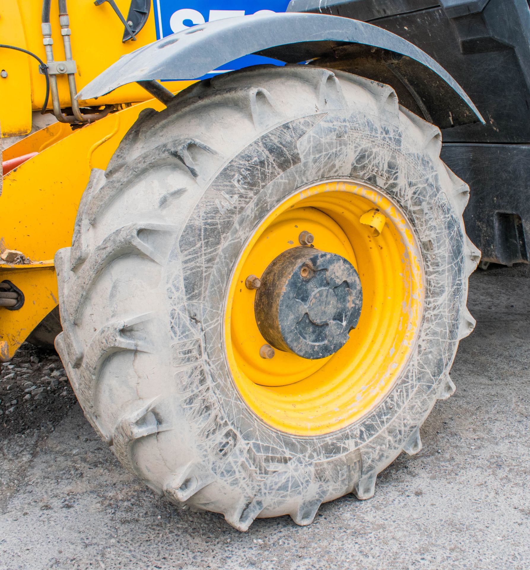 JCB 535 - 125 12.5 metre telescopic handler  Year: 2011 S/N: 1530487 Recorded Hours: 7707 - Image 9 of 21