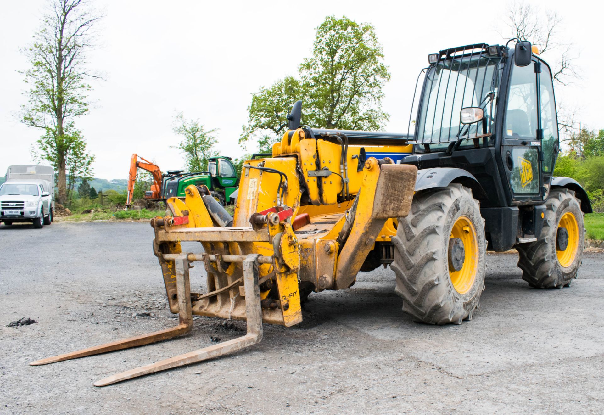 JCB 535 - 125 12.5 metre telescopic handler  Year: 2011 S/N: 1530487 Recorded Hours: 7707