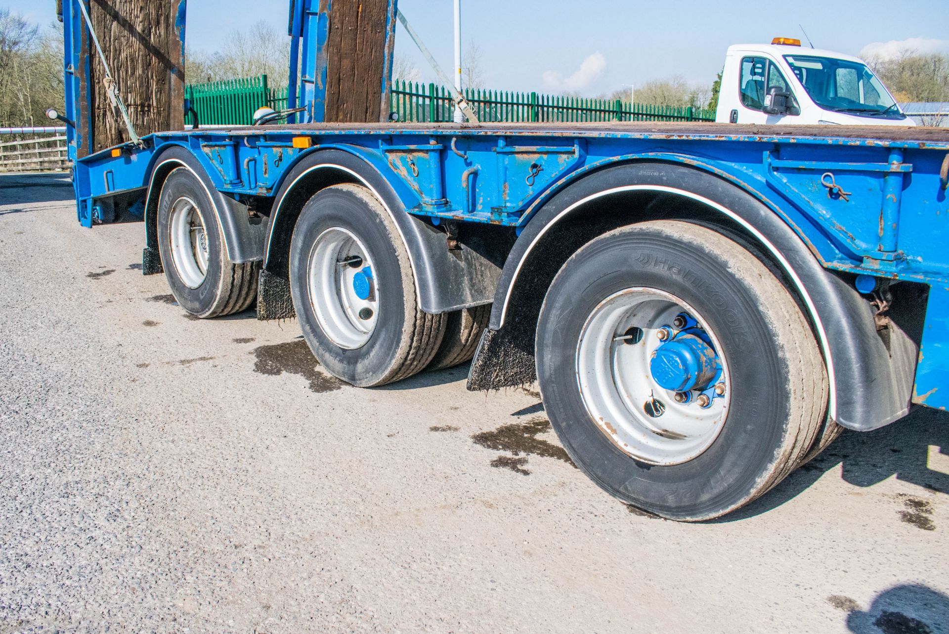 Tirsan tri-axle step frame low loader trailer Year: 2002 Reg: C113884 S/N: 220122 MOT Expires: 31/ - Image 9 of 14