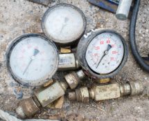 3 hydraulic pressure gauges