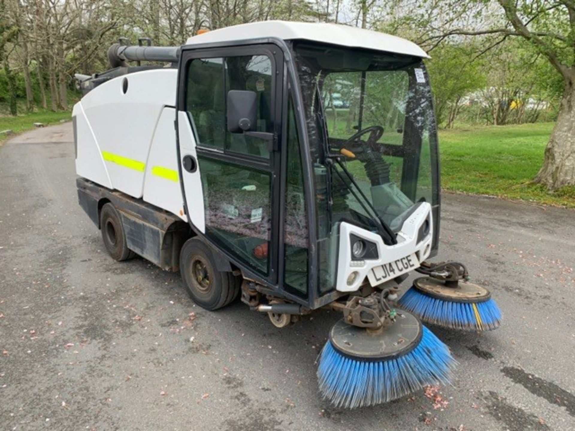 Johnston Dawsons CX201 sweeper Registration Number: LJ14 CGE Year: 2014 S/N: 205034 Recorded - Image 2 of 16