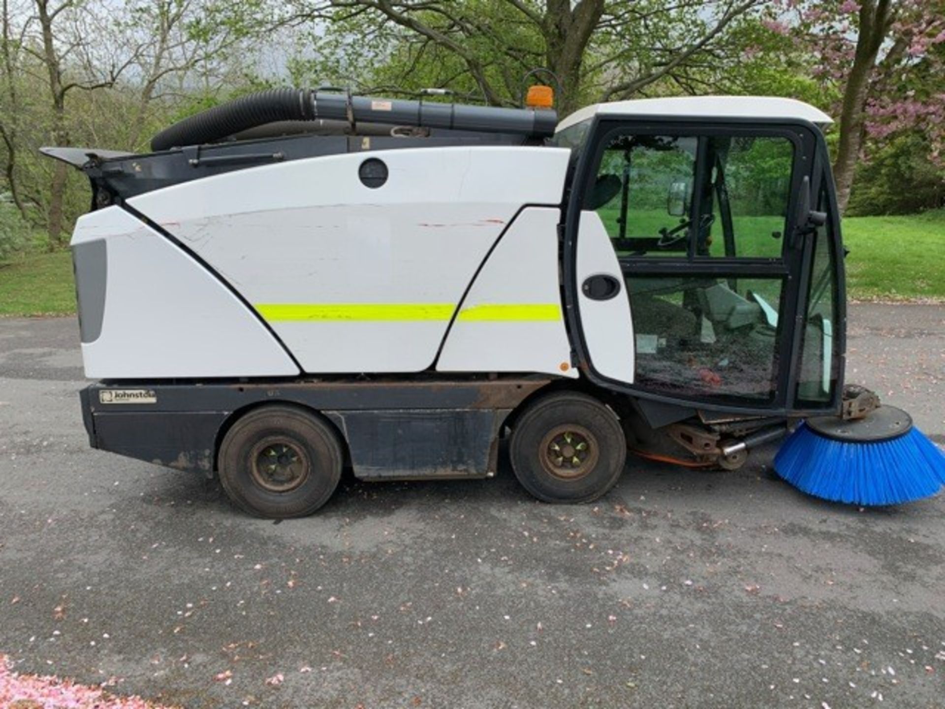 Johnston Dawsons CX201 sweeper Registration Number: LJ14 CHH Year: 2014 S/N: 205039 Recorded - Image 8 of 17