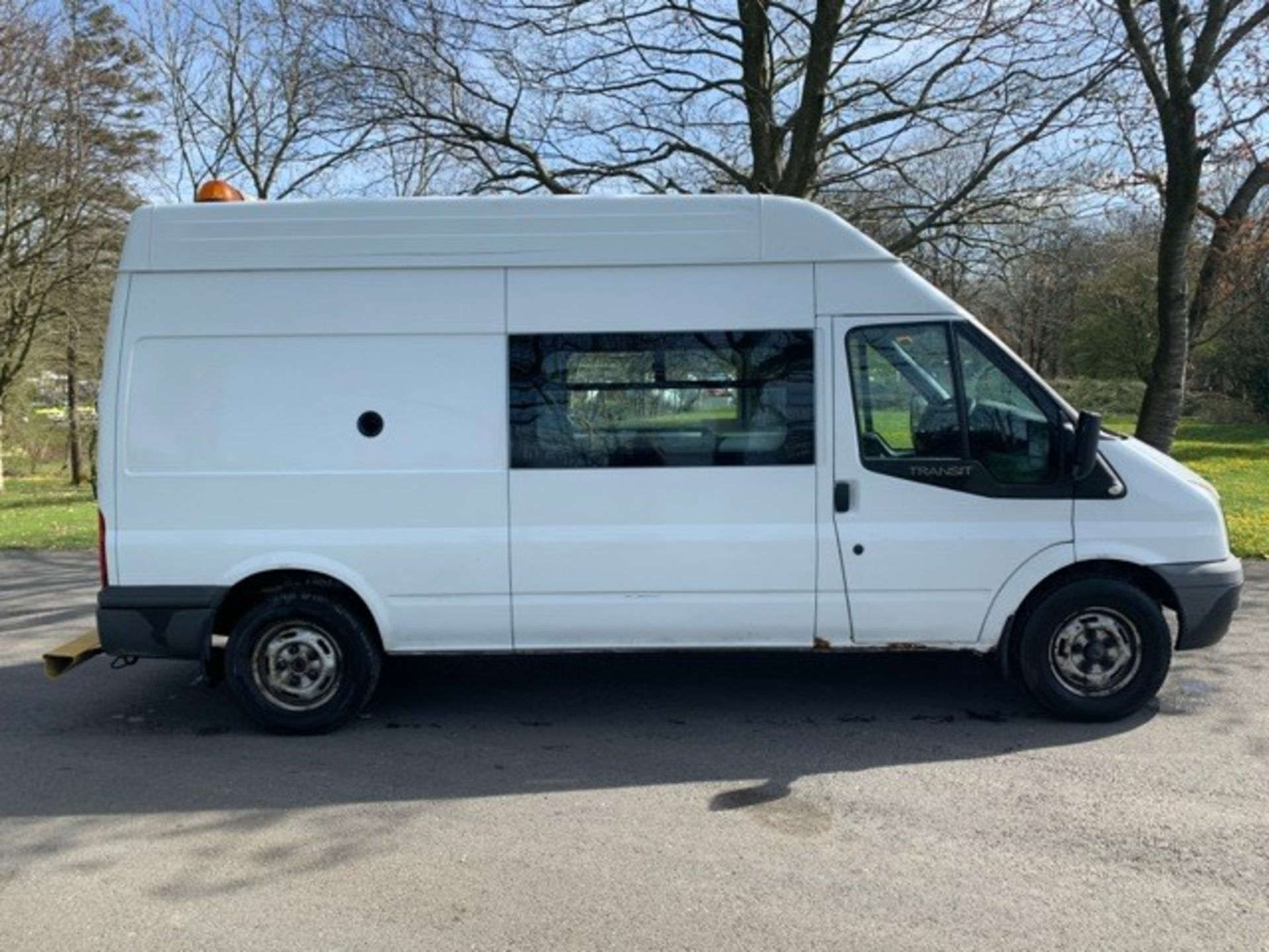 Ford Transit MWB welfare unit van Registration Number: HN13 OPR Date of Registration: 07/08/2013 MOT - Image 8 of 23