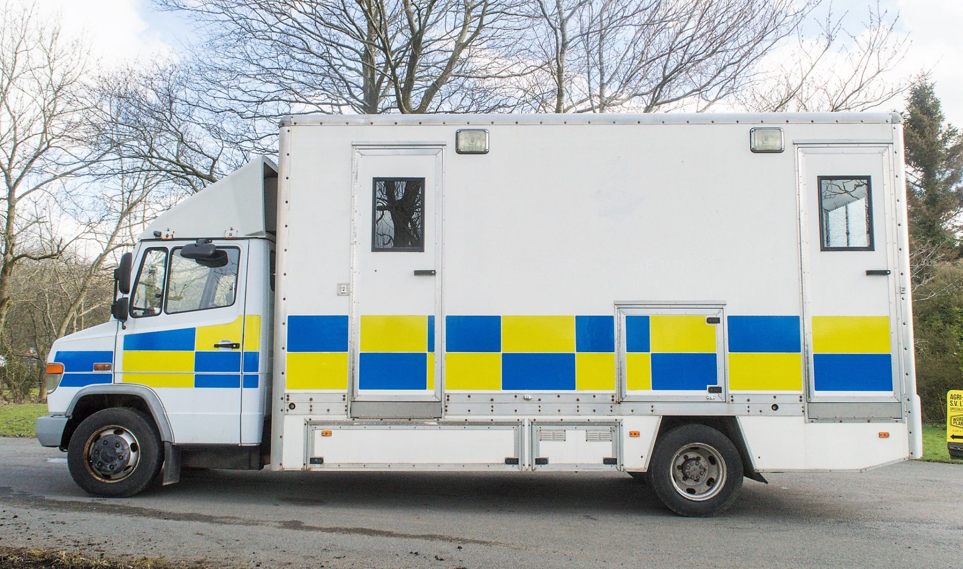 Mercedes Benz 814D mobile office van Registration Number: DX53 NYP Date of Registration: 26/01/ - Image 8 of 23