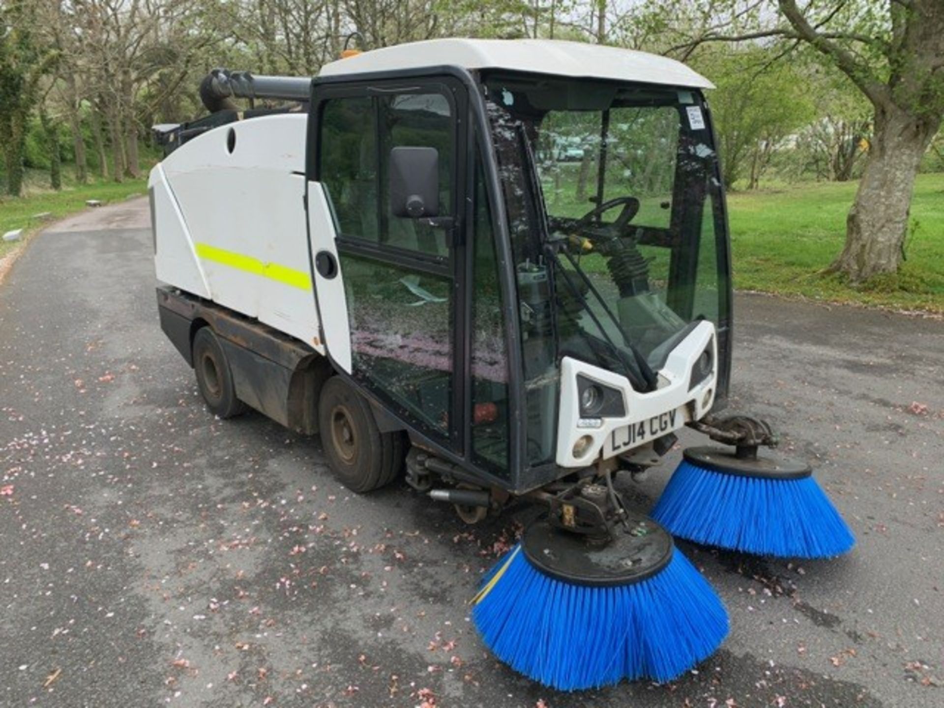 Johnston Dawsons CX201 sweeper Registration Number: LJ14 CGV Year: 2014 S/N: 205023 Recorded - Image 2 of 16