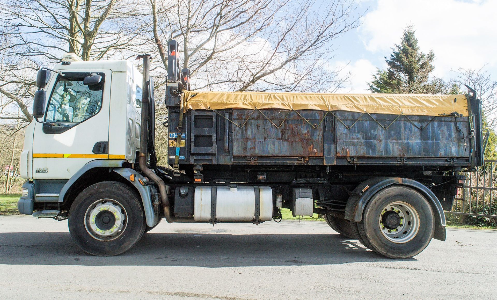 DAF 55 220 4x2 18 tonne tipper lorry Registration Number: RK61 YUJ Date of Registration: 22/11/ - Image 8 of 15