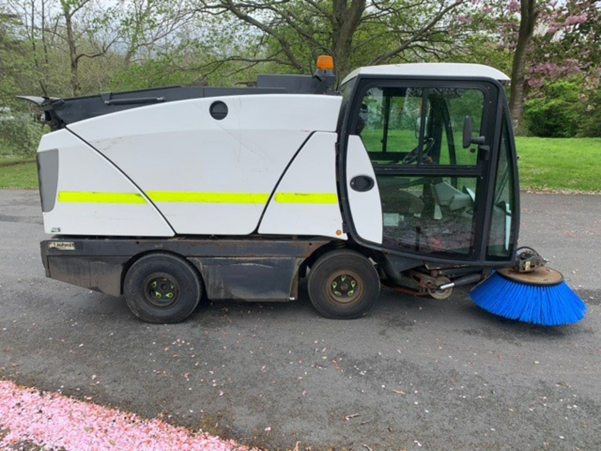 Johnston Dawsons CX201 sweeper Registration Number: LJ14 CHV Year: 2014 S/N: 205043 Recorded - Image 8 of 15