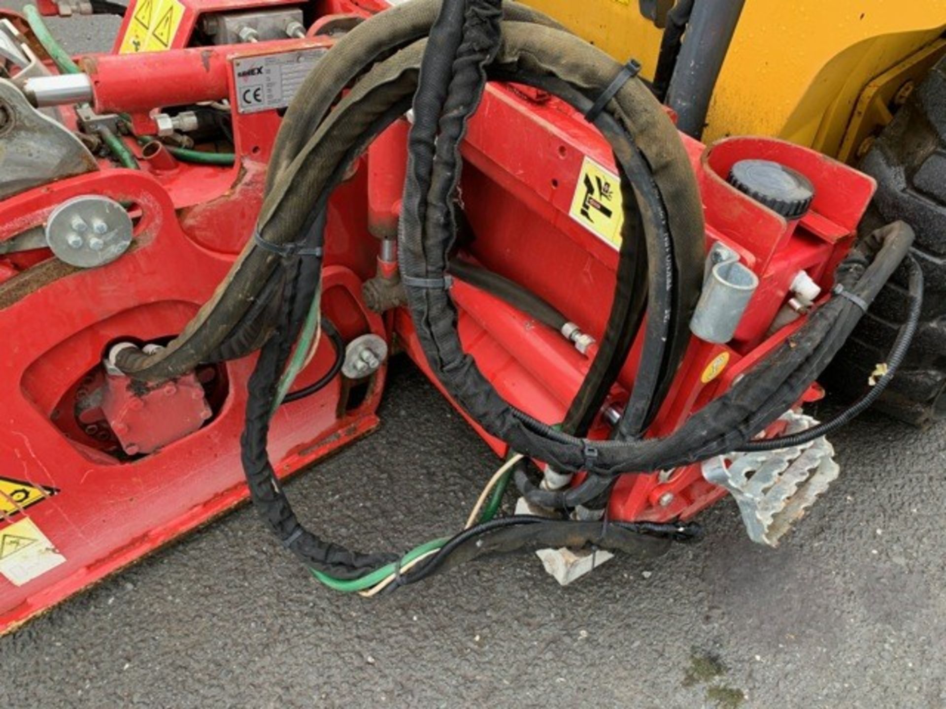 Gehl R190 skid steer loader Year: 2015 S/N: E172444 Recorded Hours: 474 c/w Simex PL4520 road - Image 11 of 16