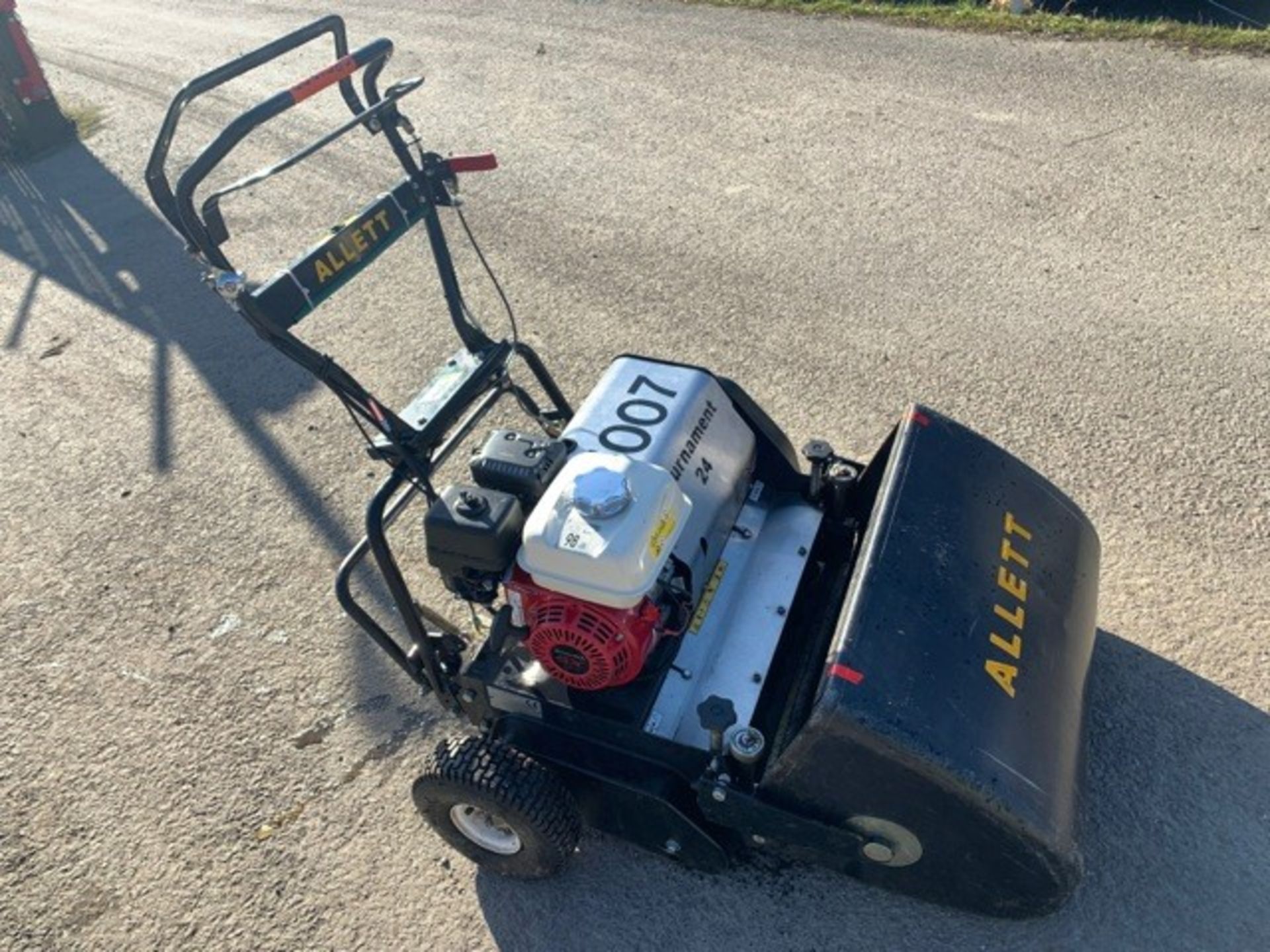 Allet Tournament 24 petrol driven cylinder mower Year: 2014 S/N: 14-308