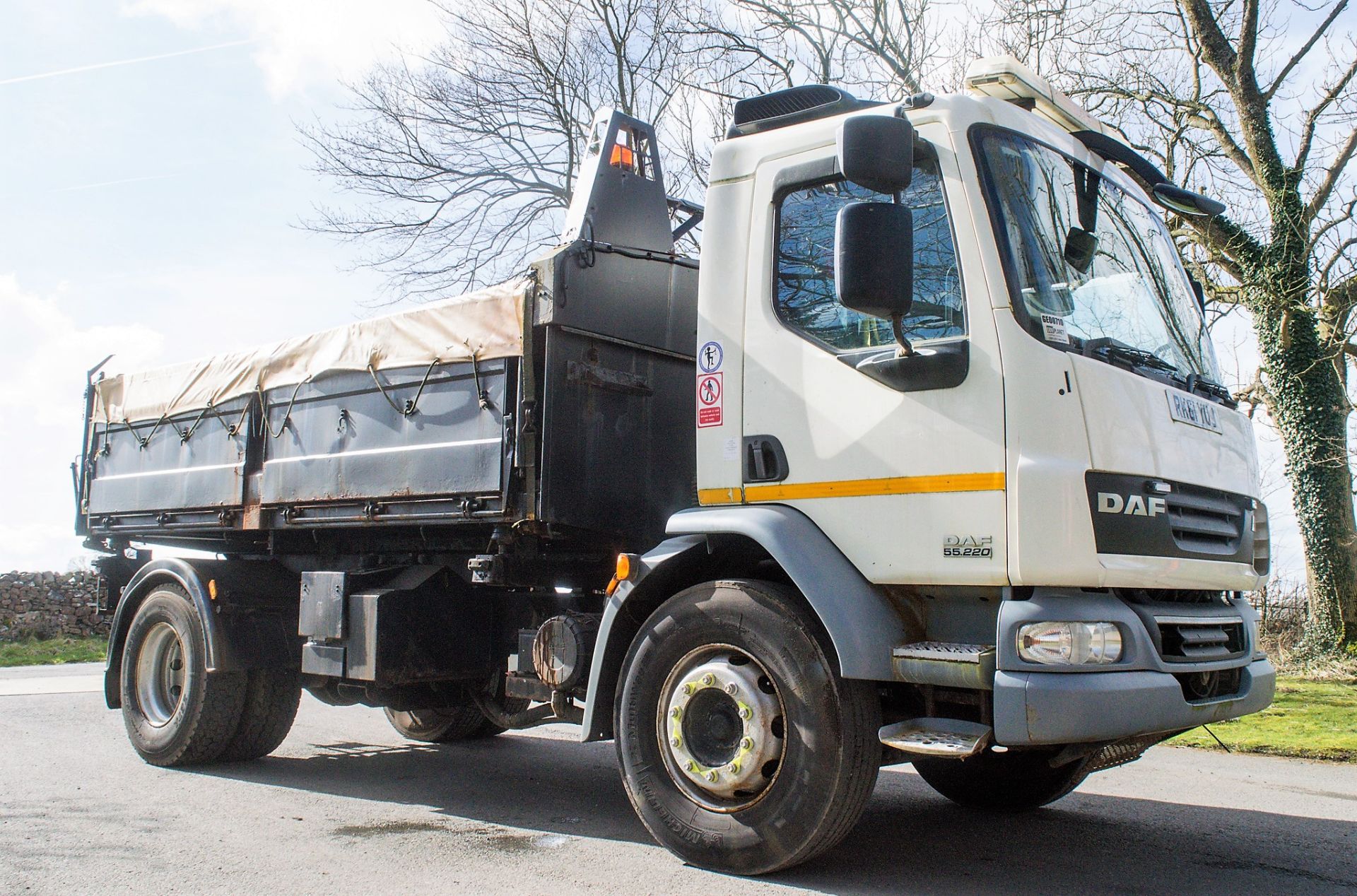 DAF 55 220 4x2 18 tonne tipper lorry Registration Number: RK61 YUJ Date of Registration: 22/11/ - Image 2 of 15