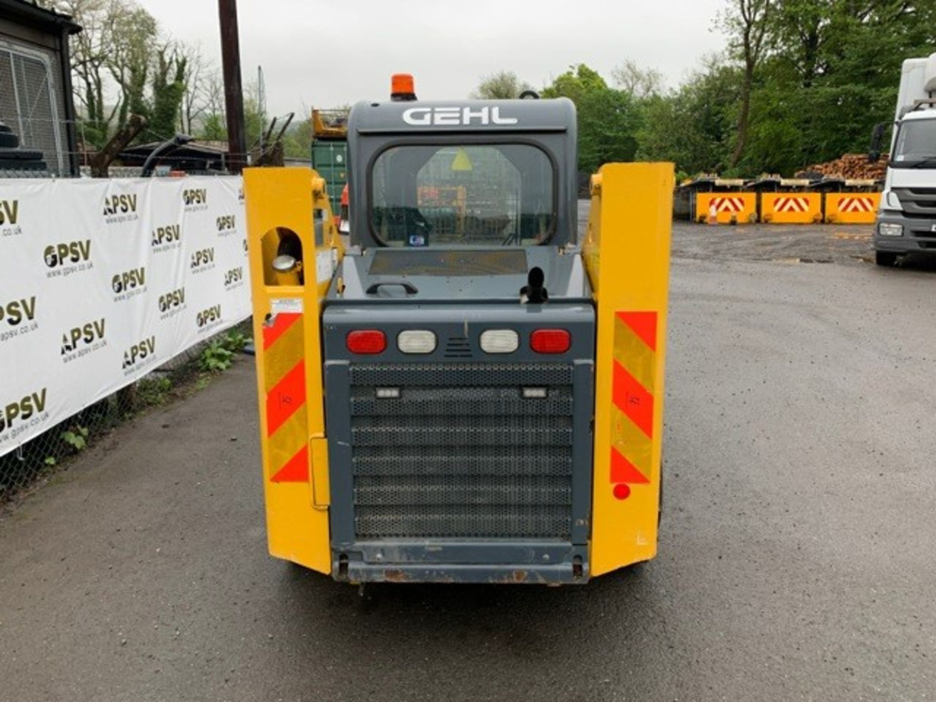 Gehl SL4640 E skid steer loader Year: 2015 S/N: E00314954 Recorded Hours: 304 - Image 6 of 12