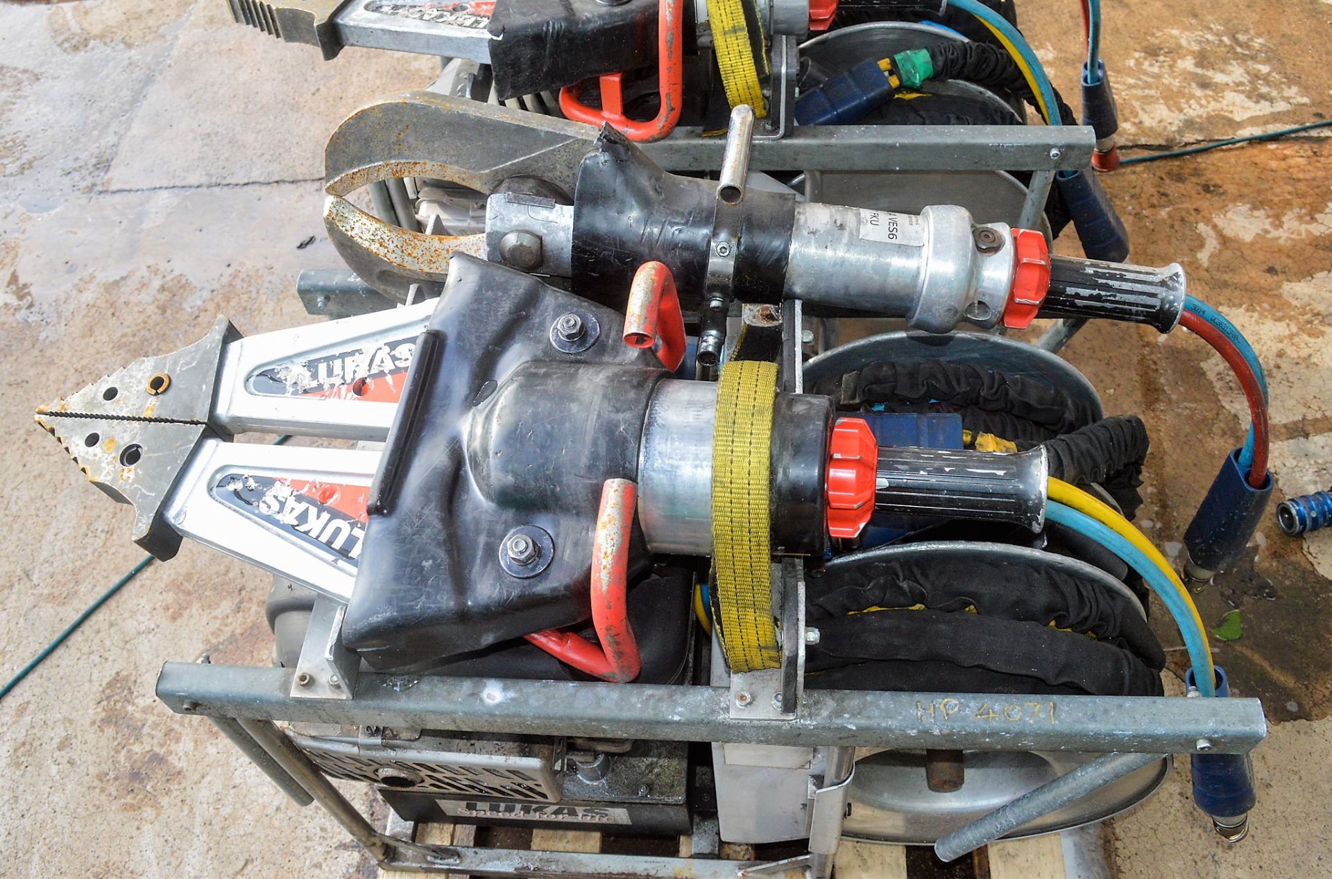 Lukas Jaws of Life hydraulic rescue set Comprising of: Petrol driven hydraulic power pack, extension - Image 4 of 4