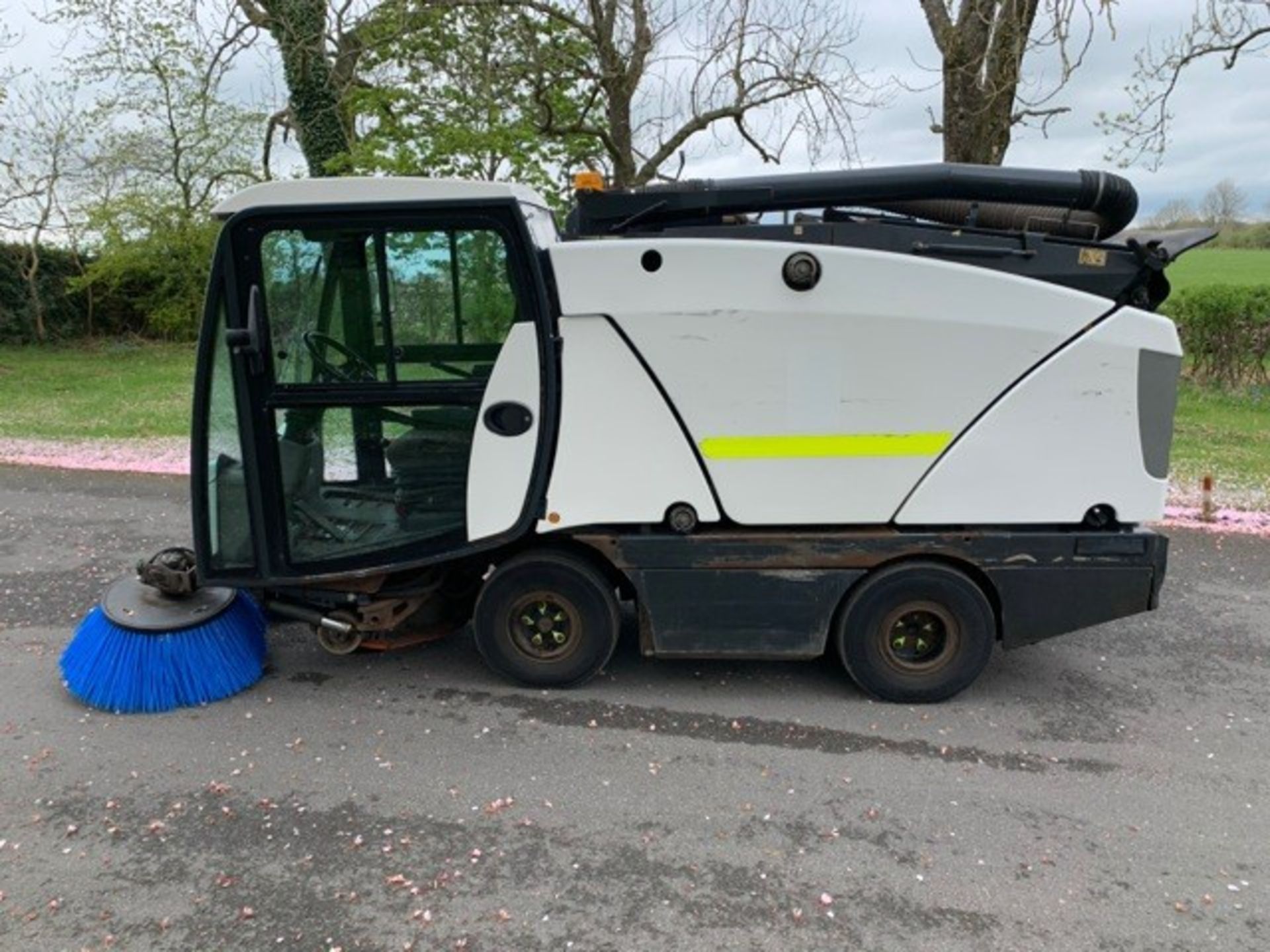 Johnston Dawsons CX201 sweeper Registration Number: LJ14 CGV Year: 2014 S/N: 205023 Recorded - Image 7 of 16