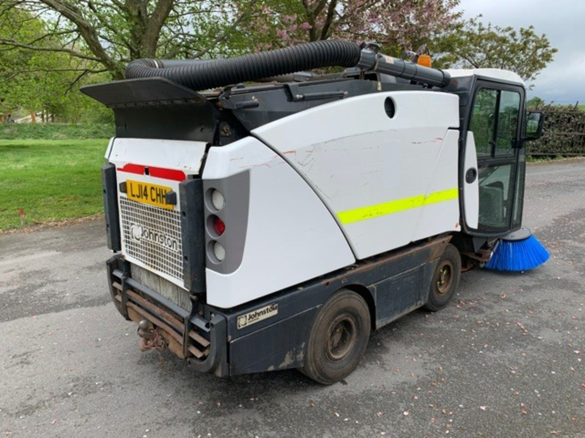 Johnston Dawsons CX201 sweeper Registration Number: LJ14 CHH Year: 2014 S/N: 205039 Recorded - Image 3 of 17