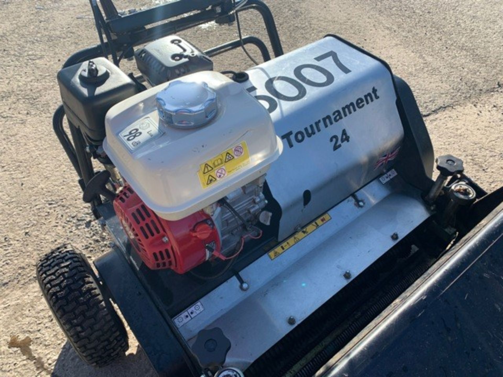 Allet Tournament 24 petrol driven cylinder mower Year: 2014 S/N: 14-308 - Image 8 of 12