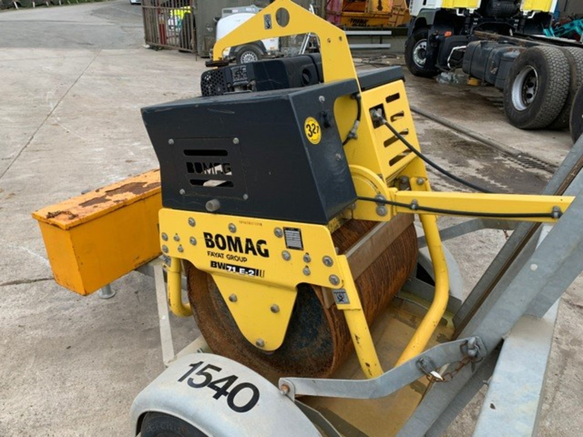 Bomag BW71E-2 single drum pedestrian roller Year: 2012 S/N: 122545 c/w trailer - Image 6 of 7